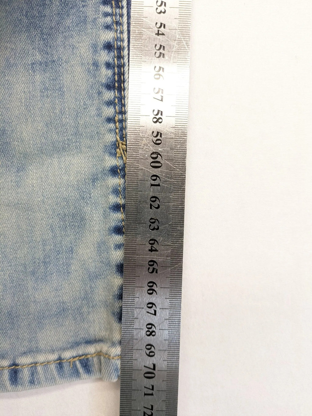 ONE LOVE DENIM blue straight jeans with distressed details and double button closure.