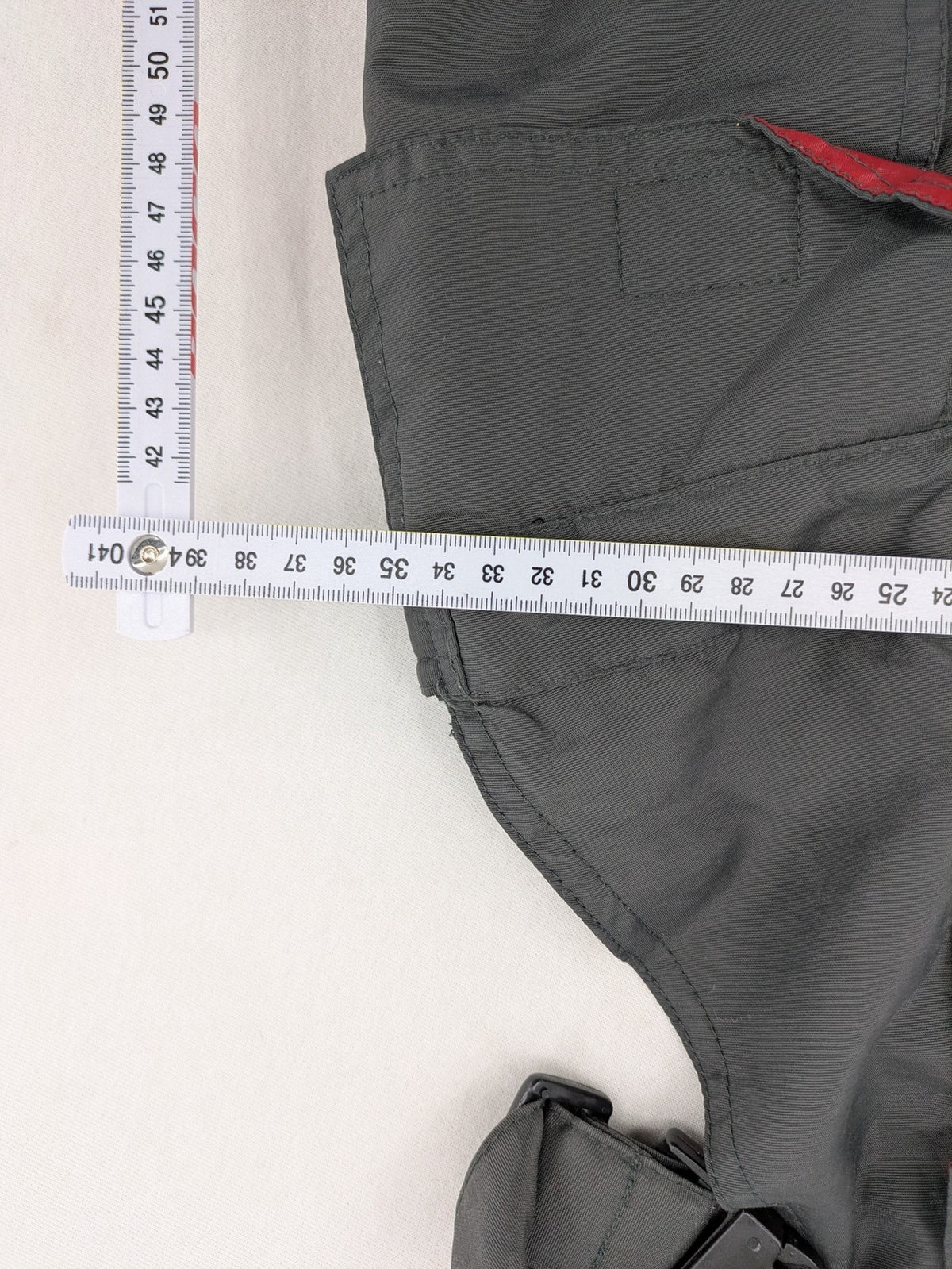 H&M grey snow pants with red accents, adjustable straps, and multiple cargo pockets.