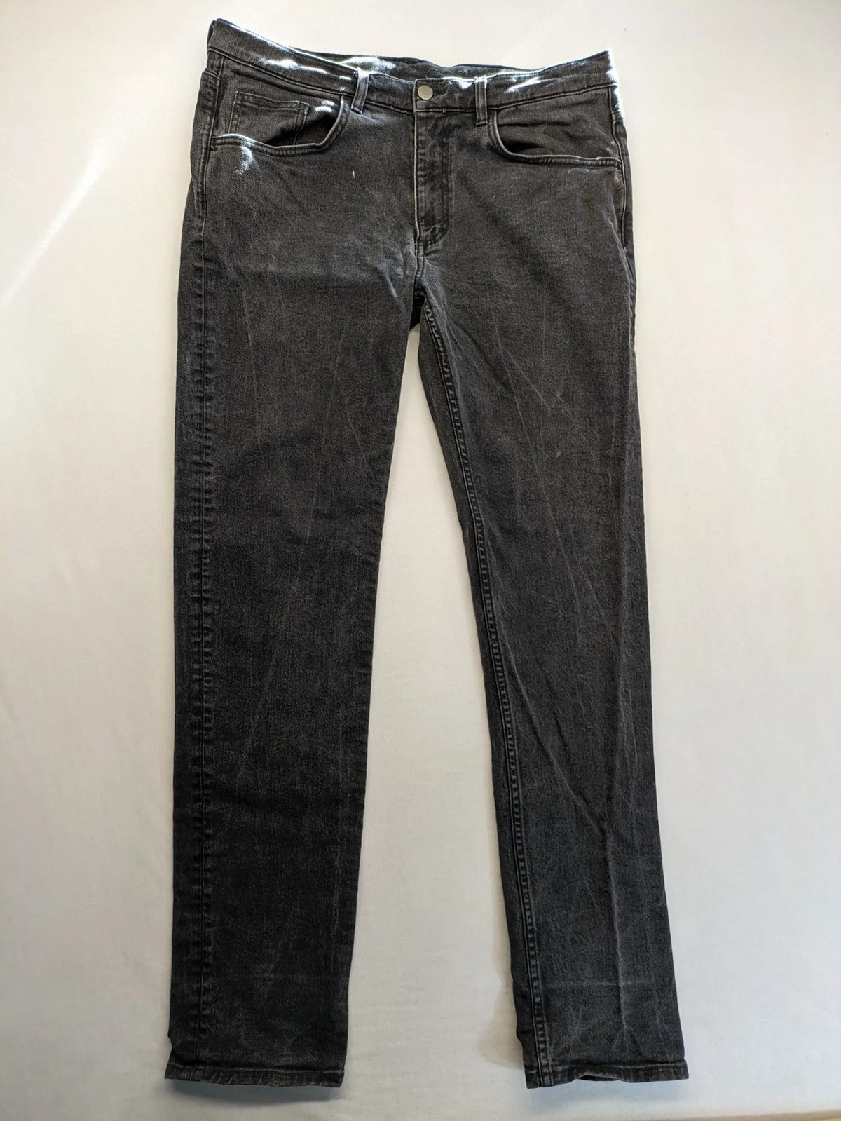 COS grey straight jeans with classic 5-pocket style and washed denim texture.