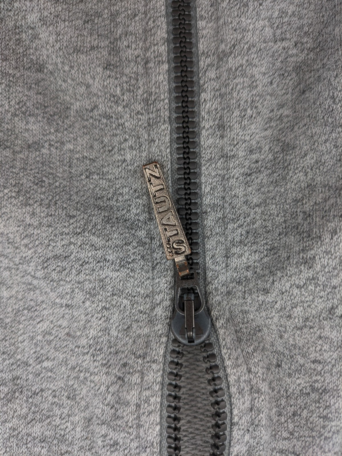 Stautz vintage jacket grey floral pattern with embroidered details and zip closure.
