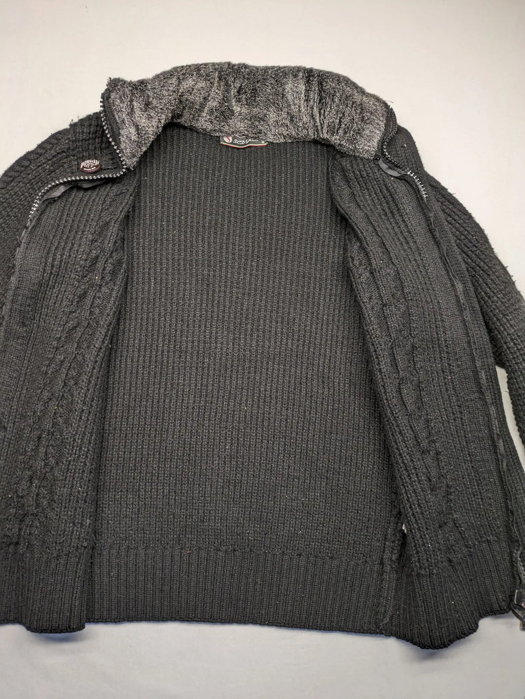 SCD Green grey turtle neck jumper with cable knit pattern and dual closure.