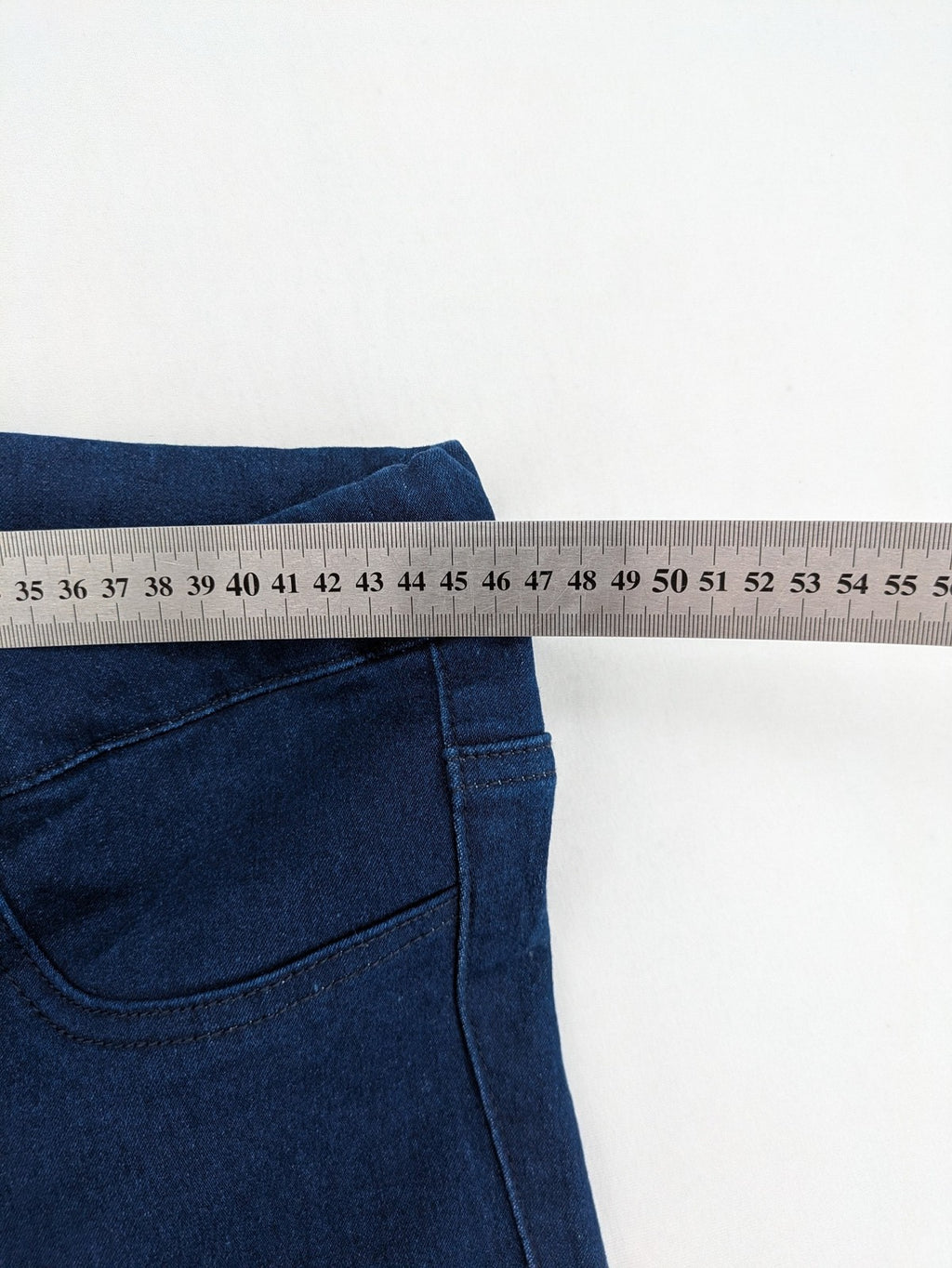 Zalando Essentials blue straight jeans with classic 5-pocket design and elastic waistband.