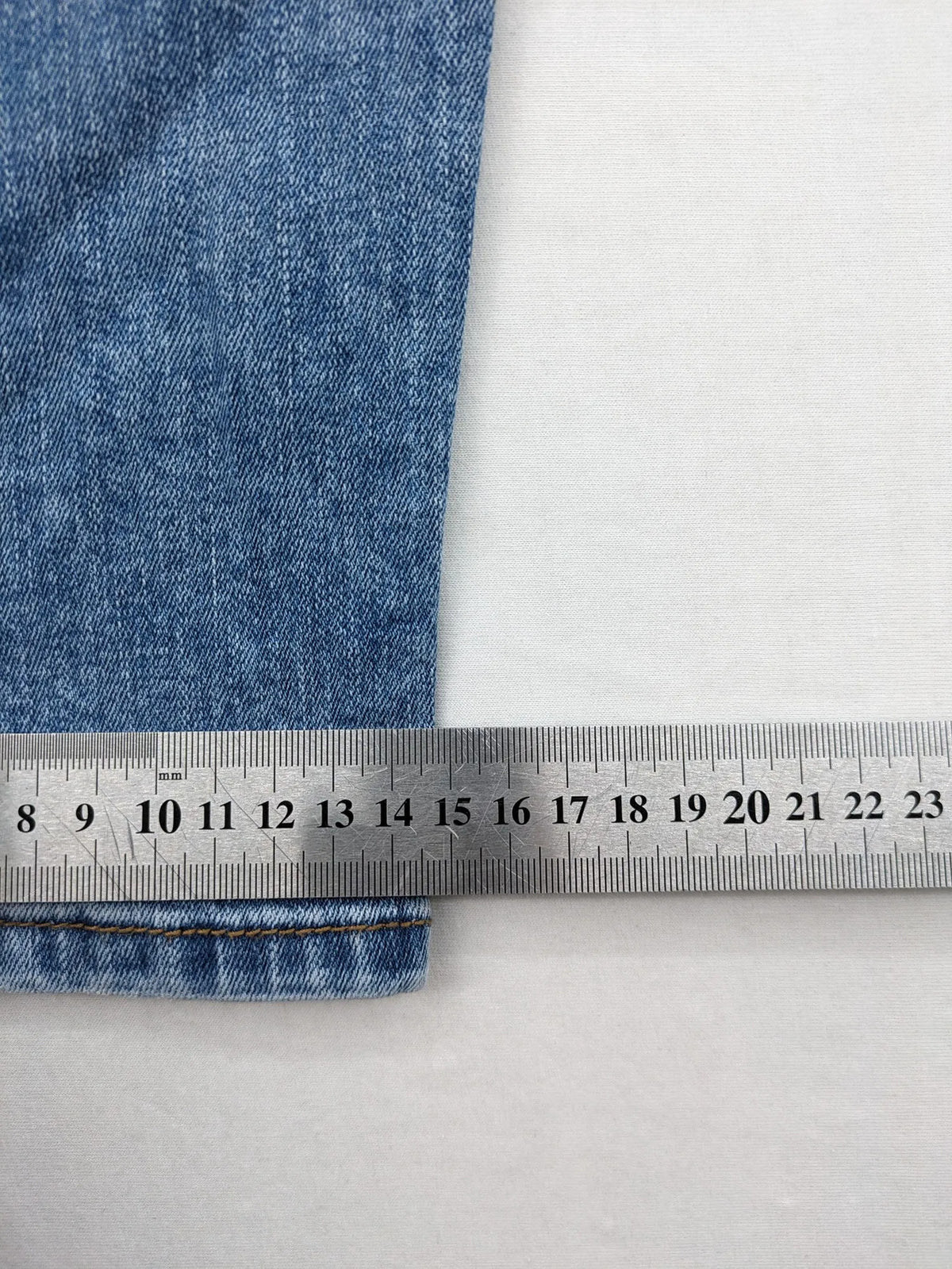 Yessica blue skinny jeans high waist with double button closure and five-pocket style.