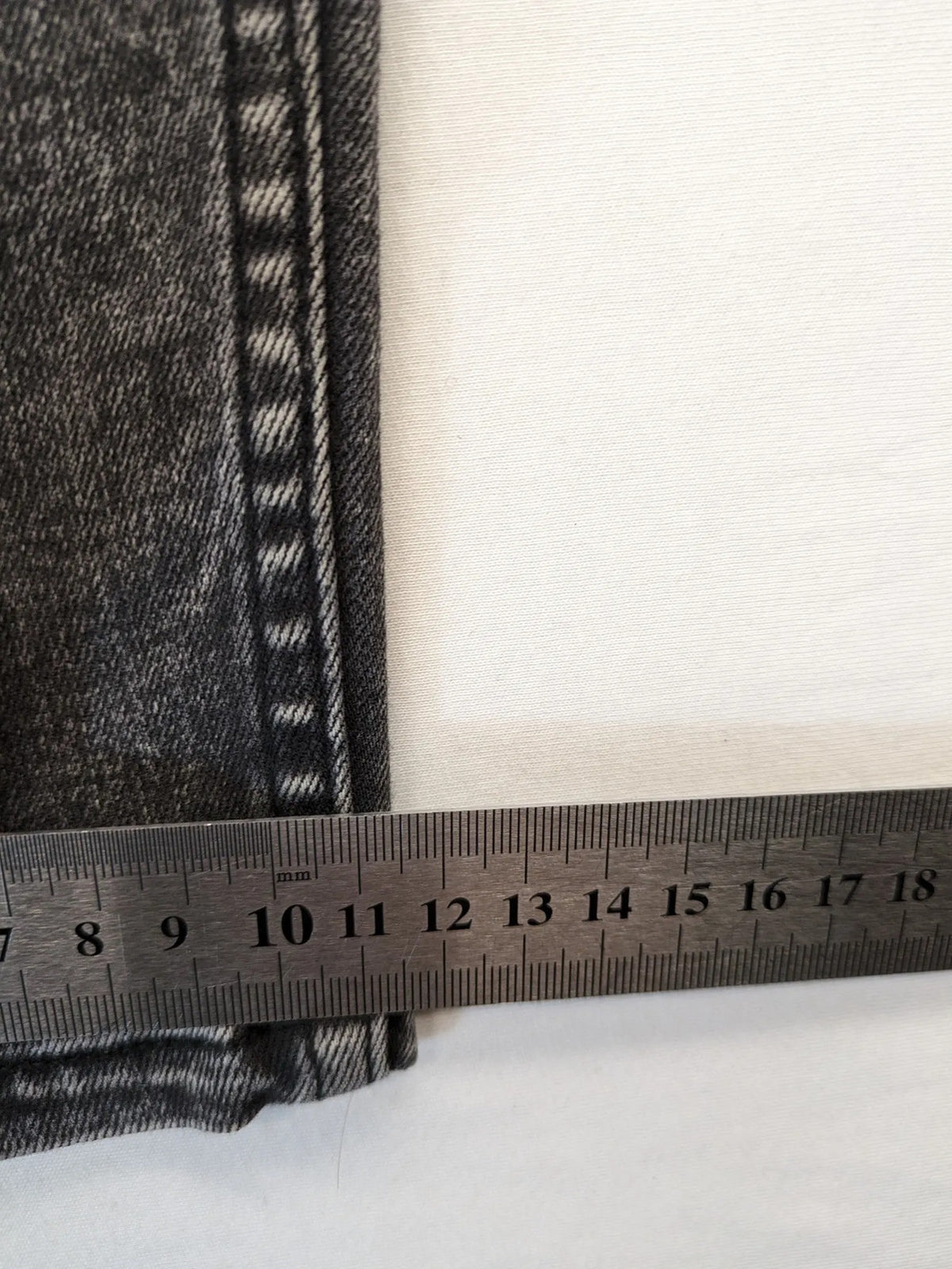 Bershka grey-black skinny jeans high waist acid wash with classic 5-pocket design.