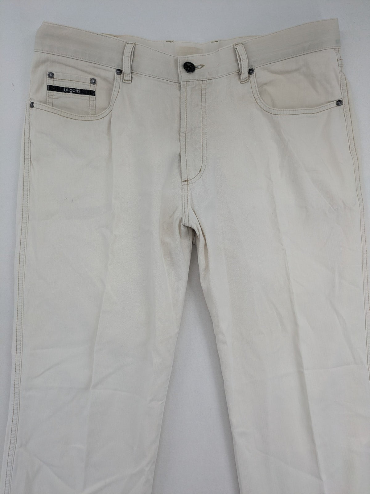 Bugatti beige straight jeans Texas model with classic 5-pocket design and logo patch.
