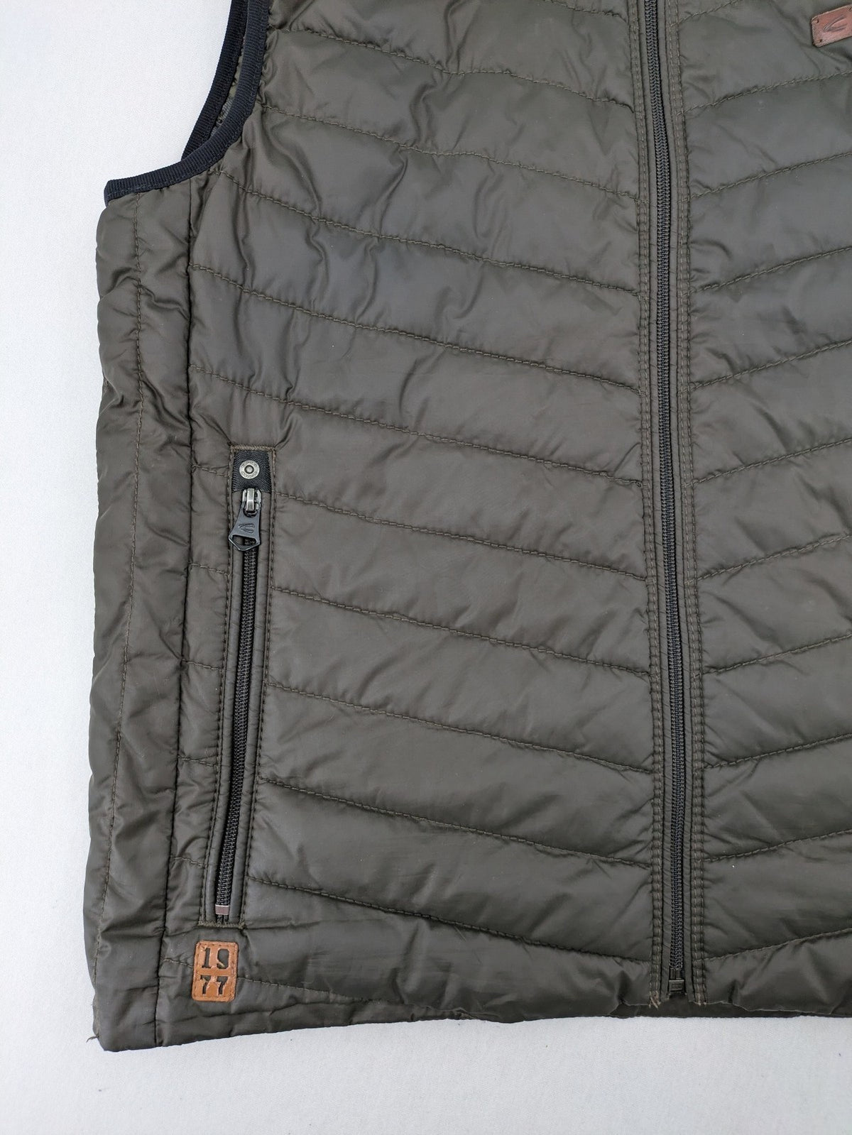 Camel Active khaki vest with full zip, quilted design, checkered lining, water-resistant.