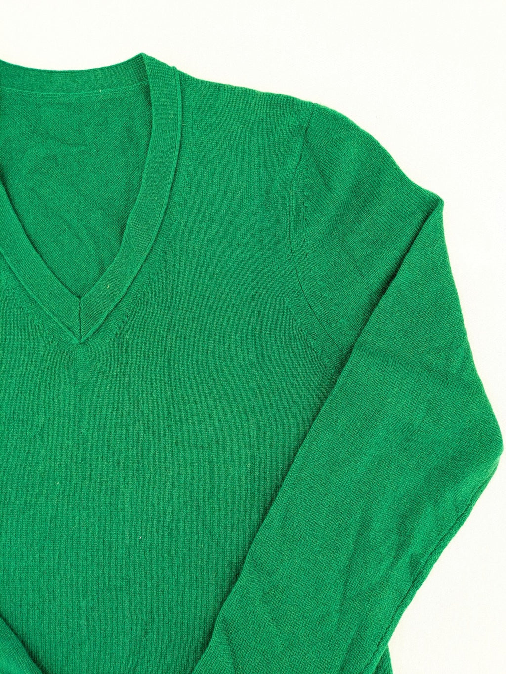 Pullover green cashmere turtle neck jumper with classic V-neck and long sleeves.