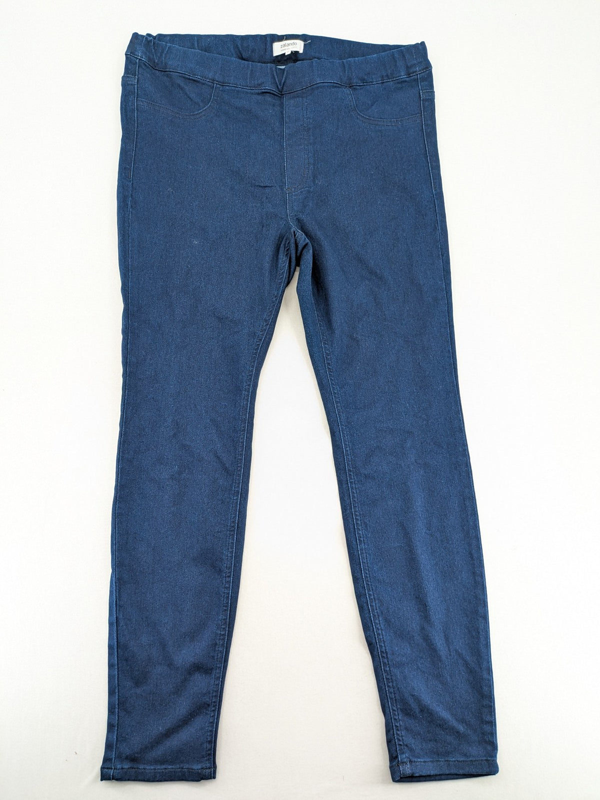 Zalando Essentials blue straight jeans with classic 5-pocket design and elastic waistband.