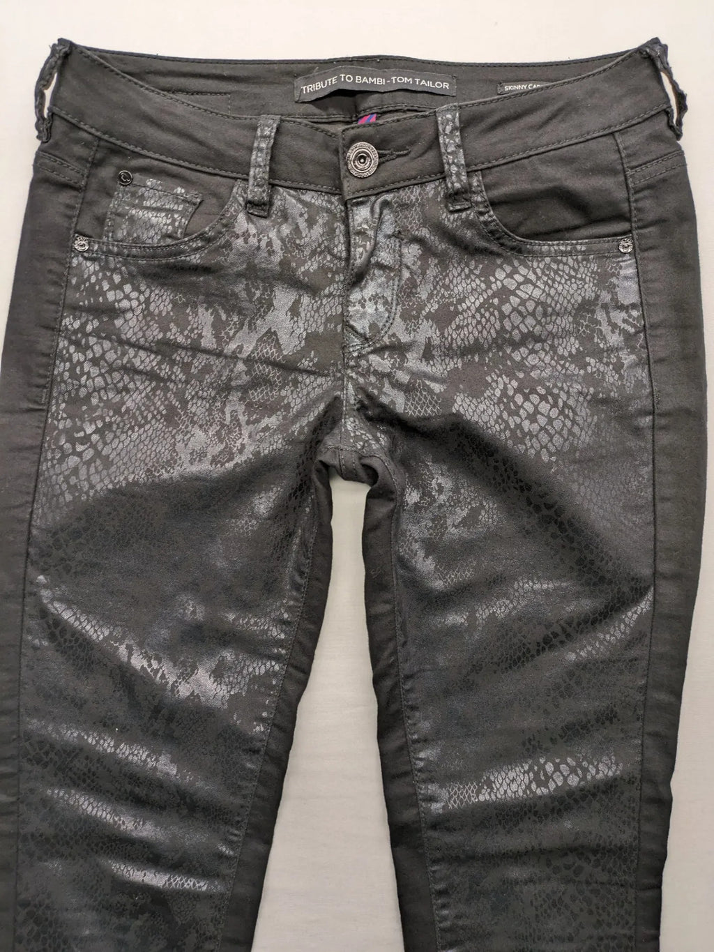Tom Tailor black and grey skinny jeans with snake print and ankle zippers.