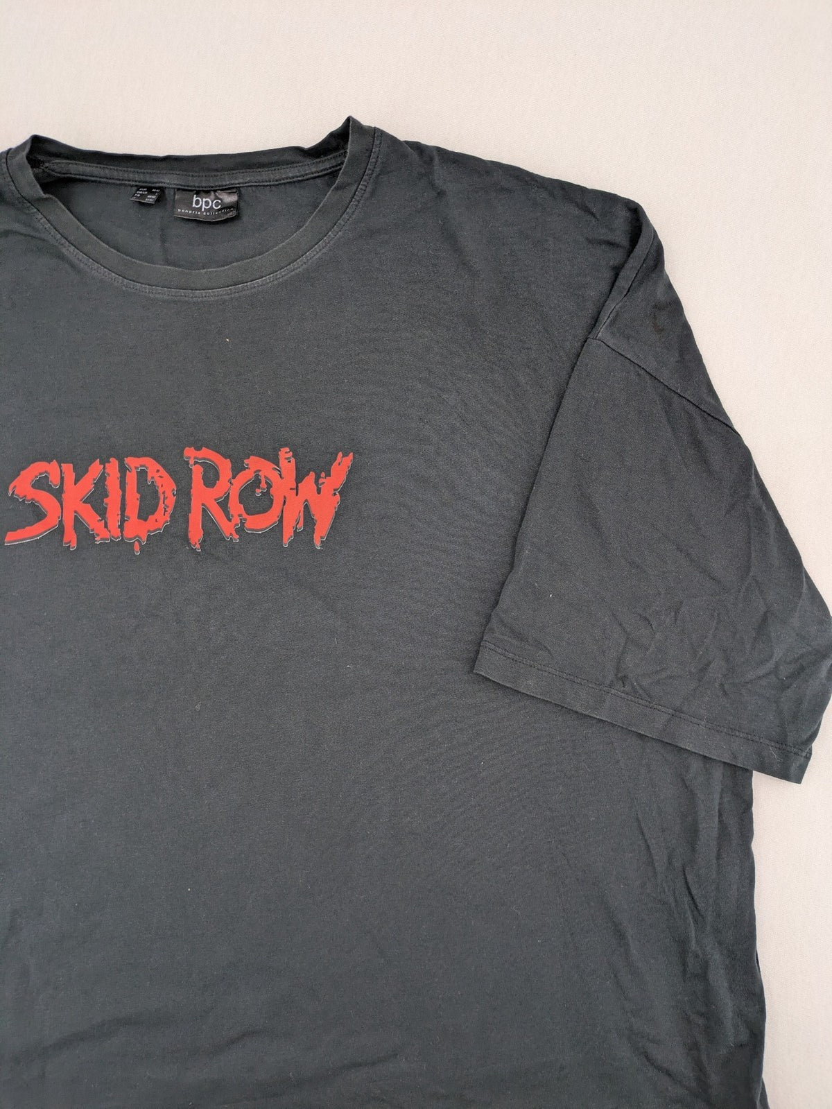 bpc bonprix collection grey oversized t-shirt red Skid Row band logo, GOTS-certified cotton