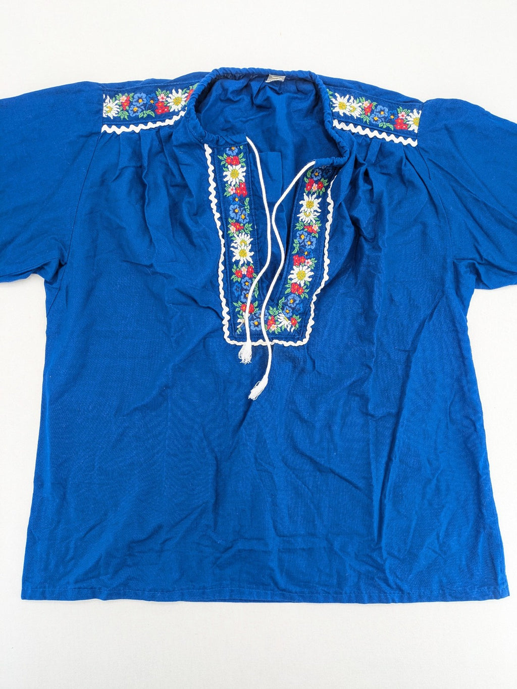 Damen multi dirndl blouse blue with floral and edelweiss embroidery, 100% cotton.