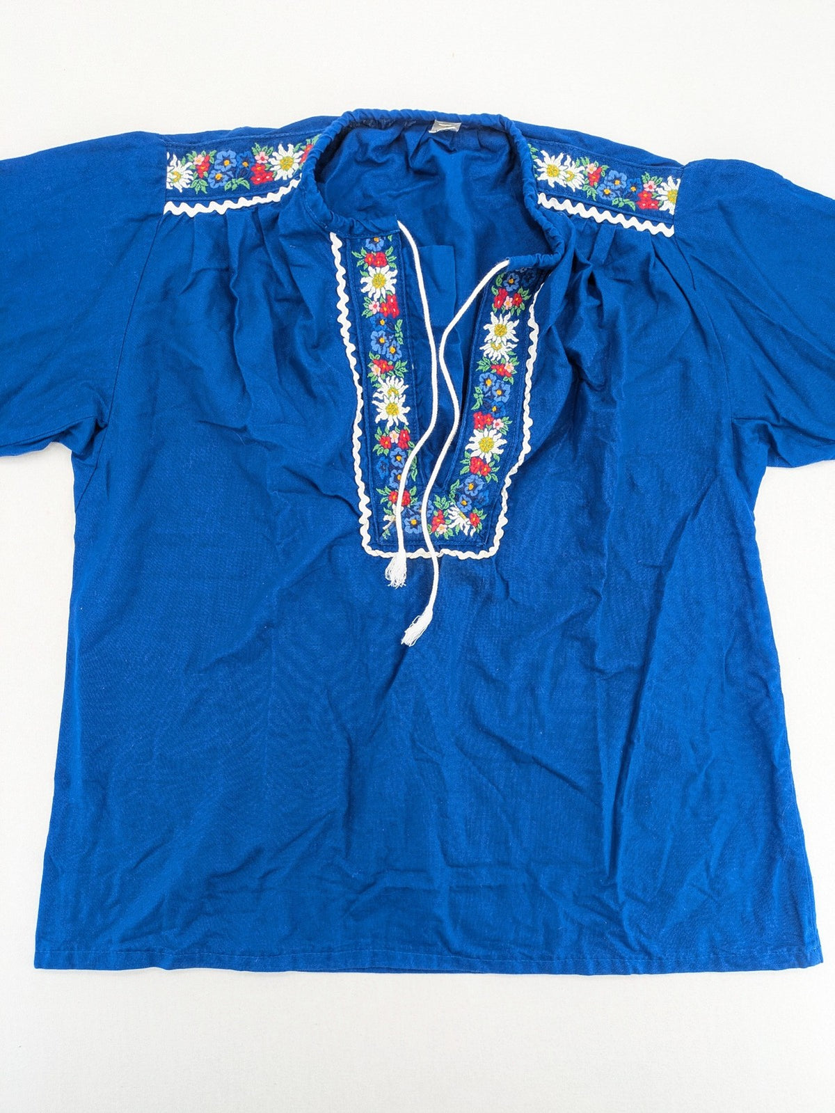Damen multi dirndl blouse blue with floral and edelweiss embroidery, 100% cotton.