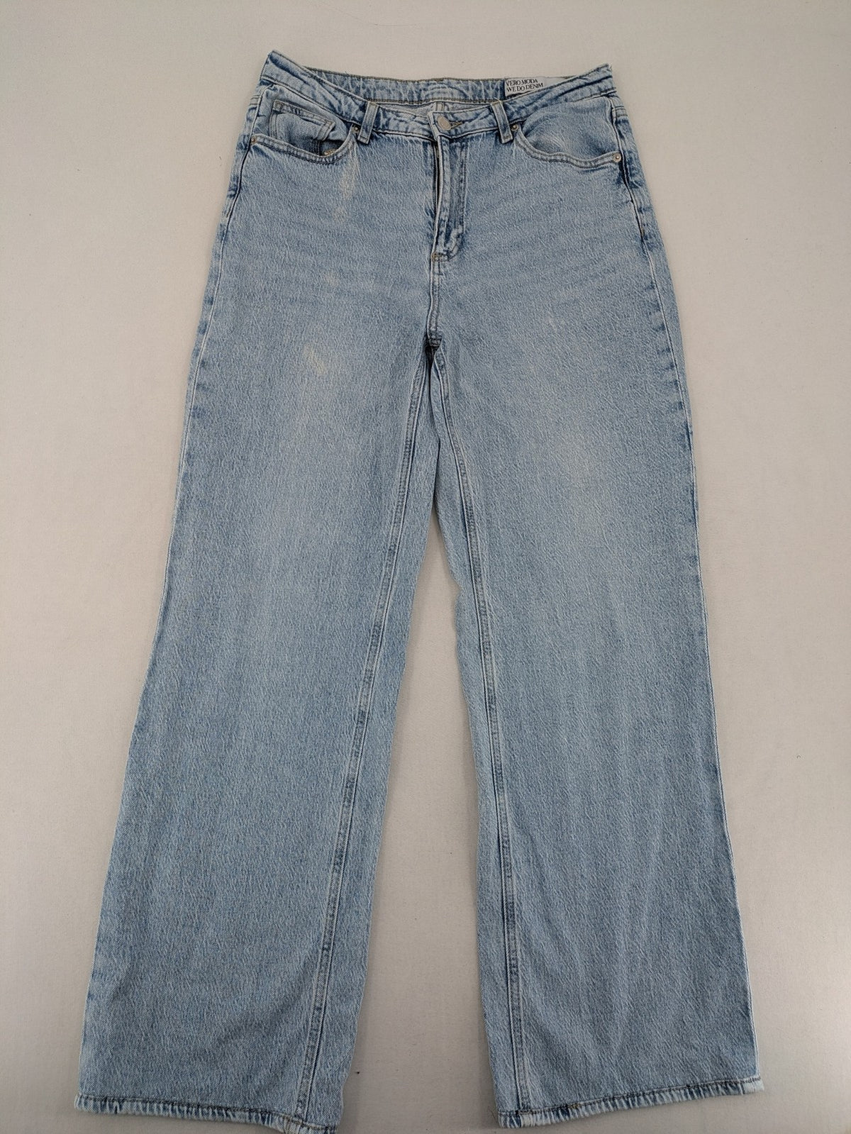 Vero Moda blue wide leg high waist jeans, classic 5-pocket design, washed denim.
