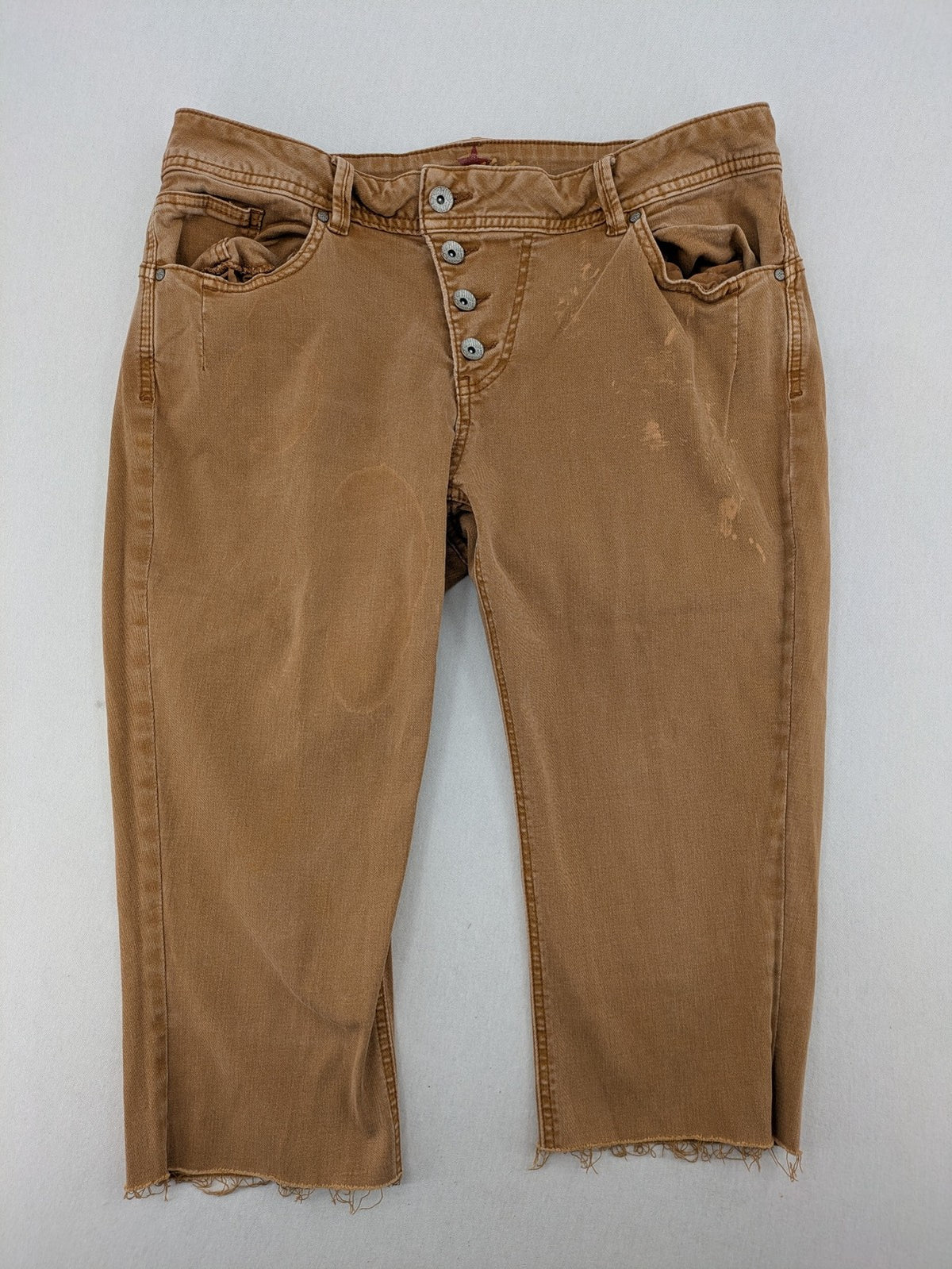 Buena Vista beige capri jeans with frayed hem and button fly detail.