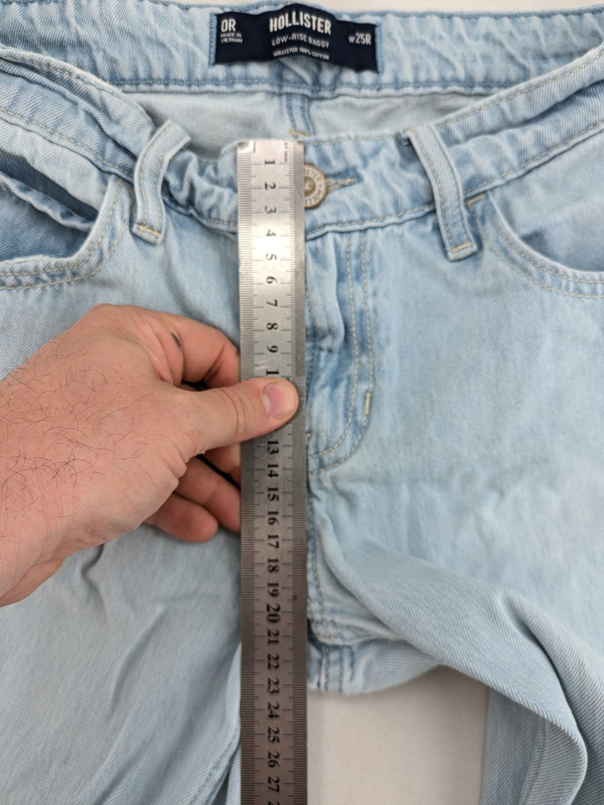 Hollister blue straight jeans low-rise baggy with raw hem and classic five-pocket design.