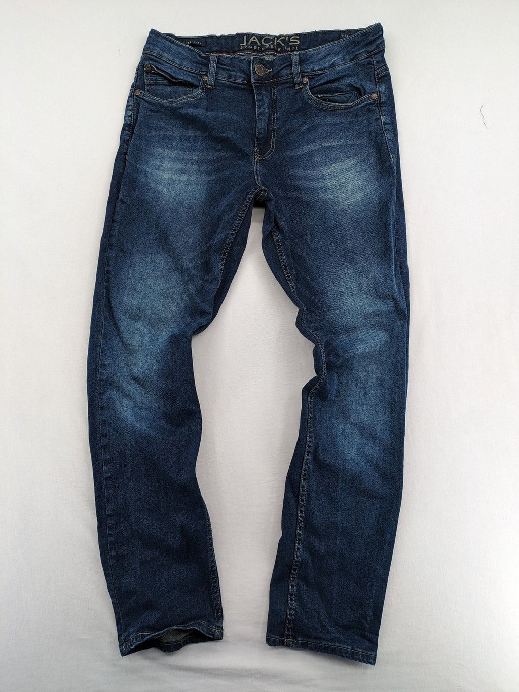 Jack's blue tapered jeans with light wash, 98% cotton, 2% elastane blend.