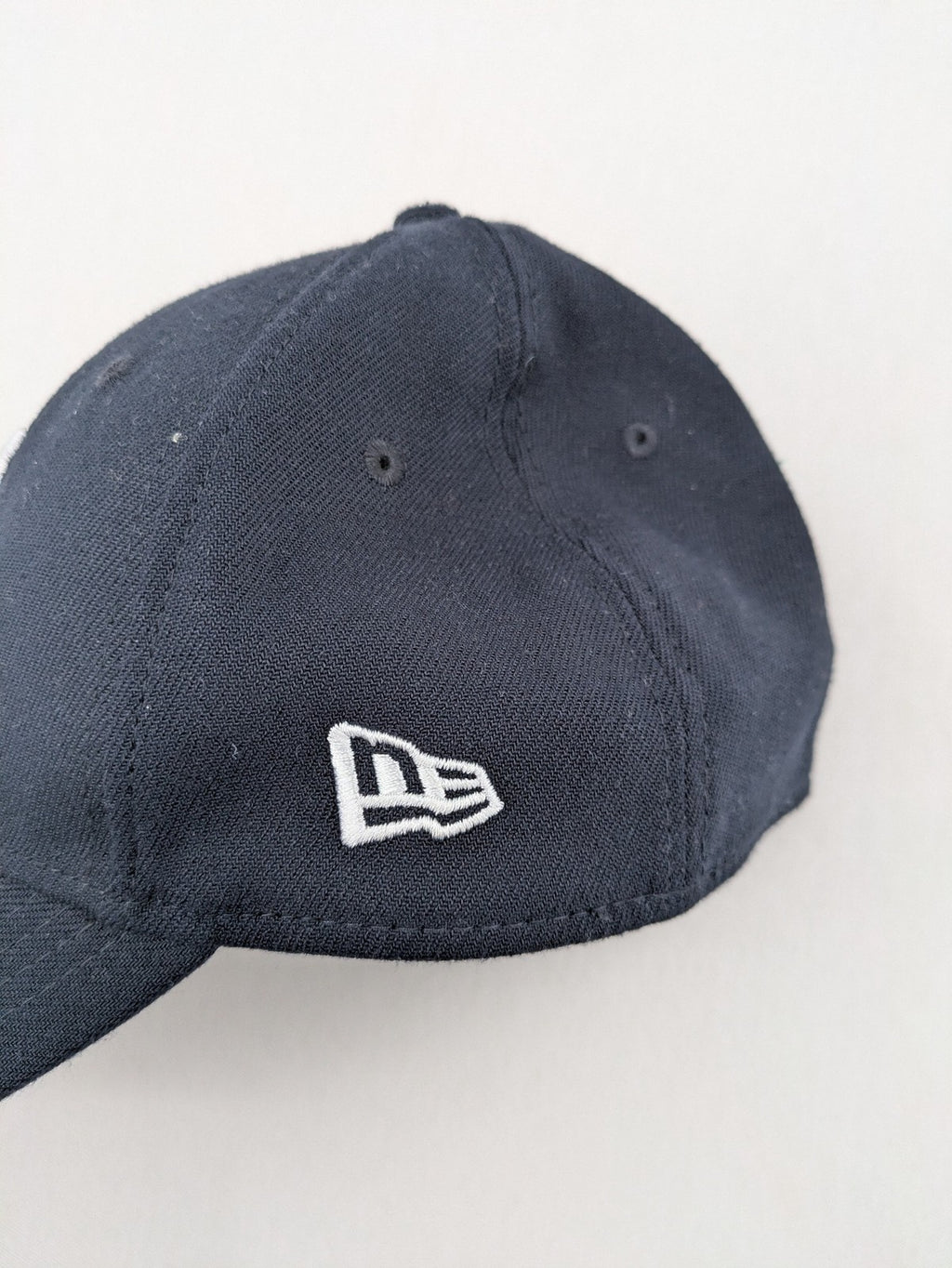 New Era 39THIRTY cap navy blue embroidered New York Yankees logo, stretch-fit design.