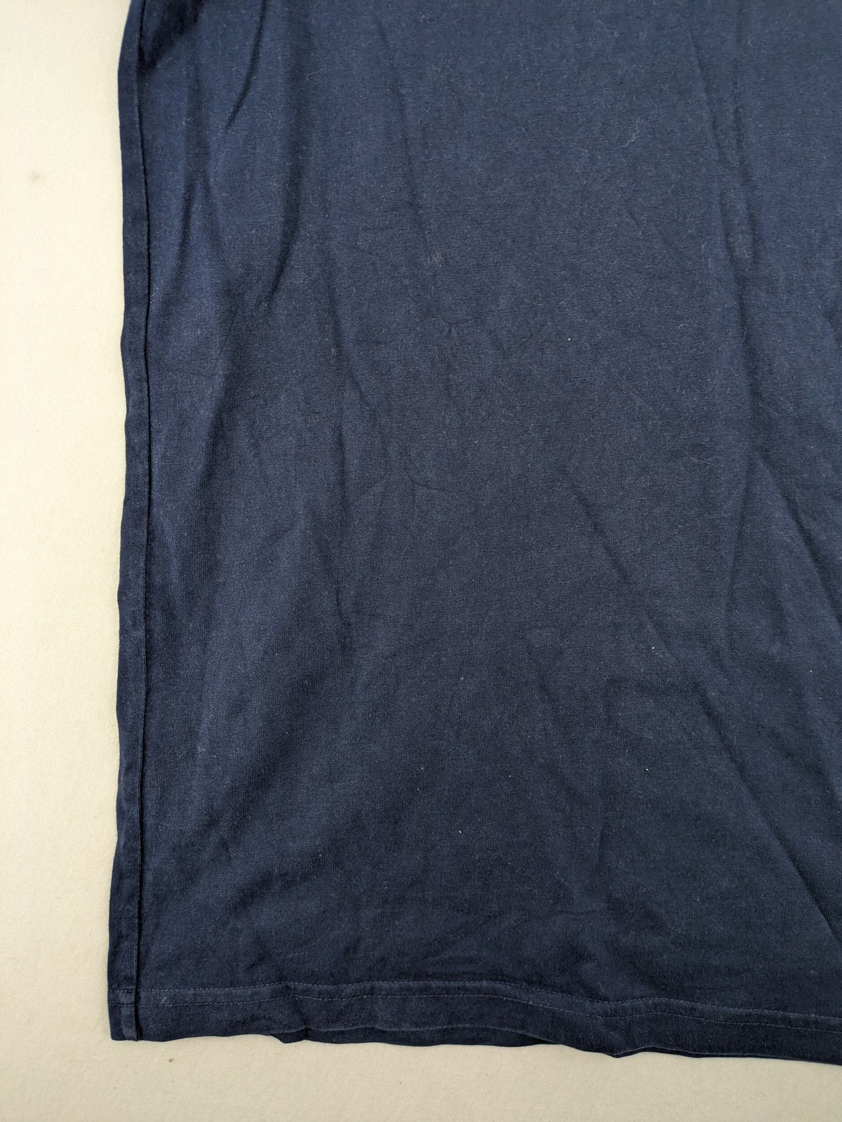 Review navy band t-shirt with "Never Established" logo print, 100% cotton.