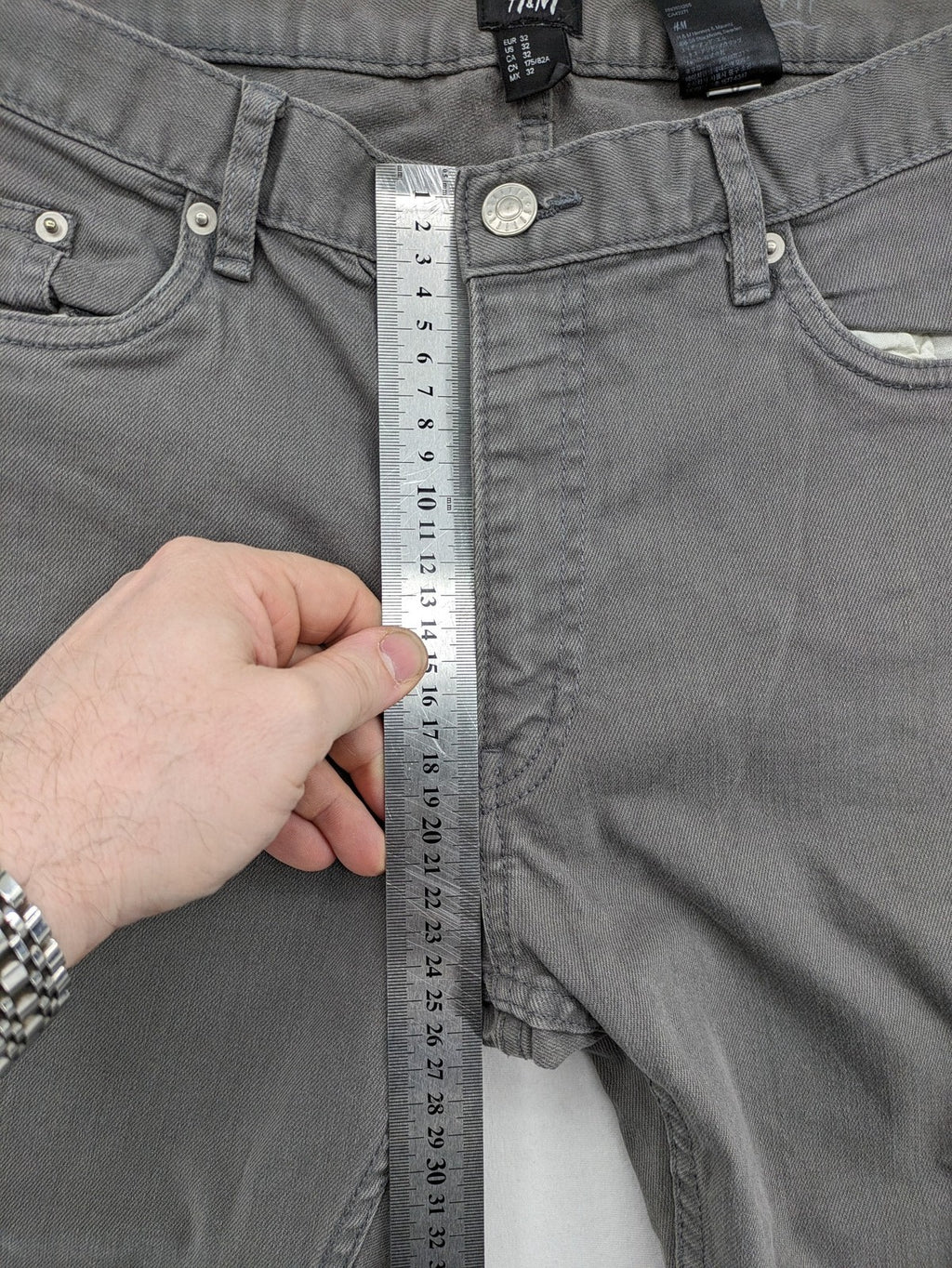 H&M grey skinny fit jeans with button closure and five-pocket design, cotton-elastane blend.