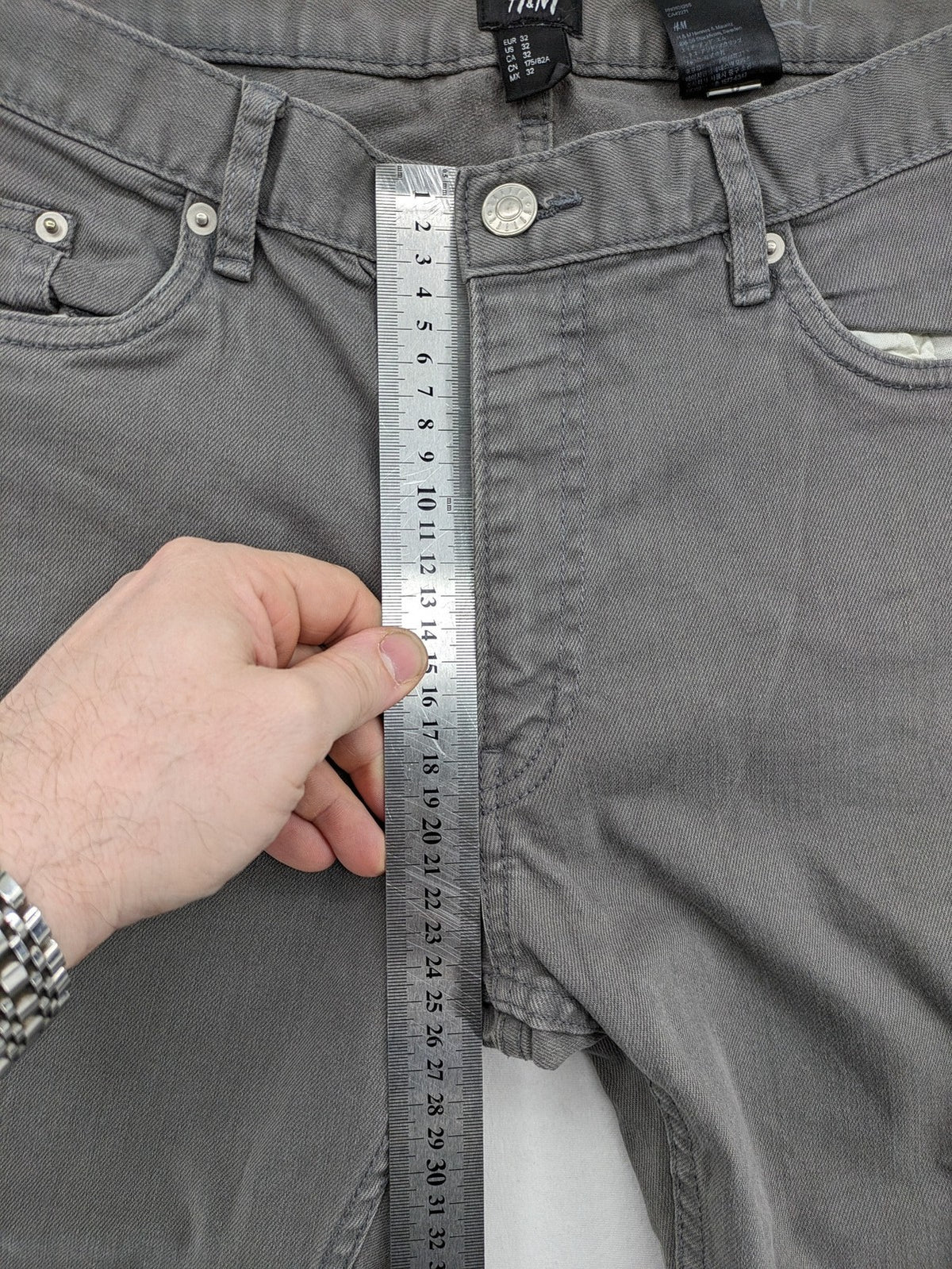 H&M grey skinny fit jeans with button closure and five-pocket design, cotton-elastane blend.