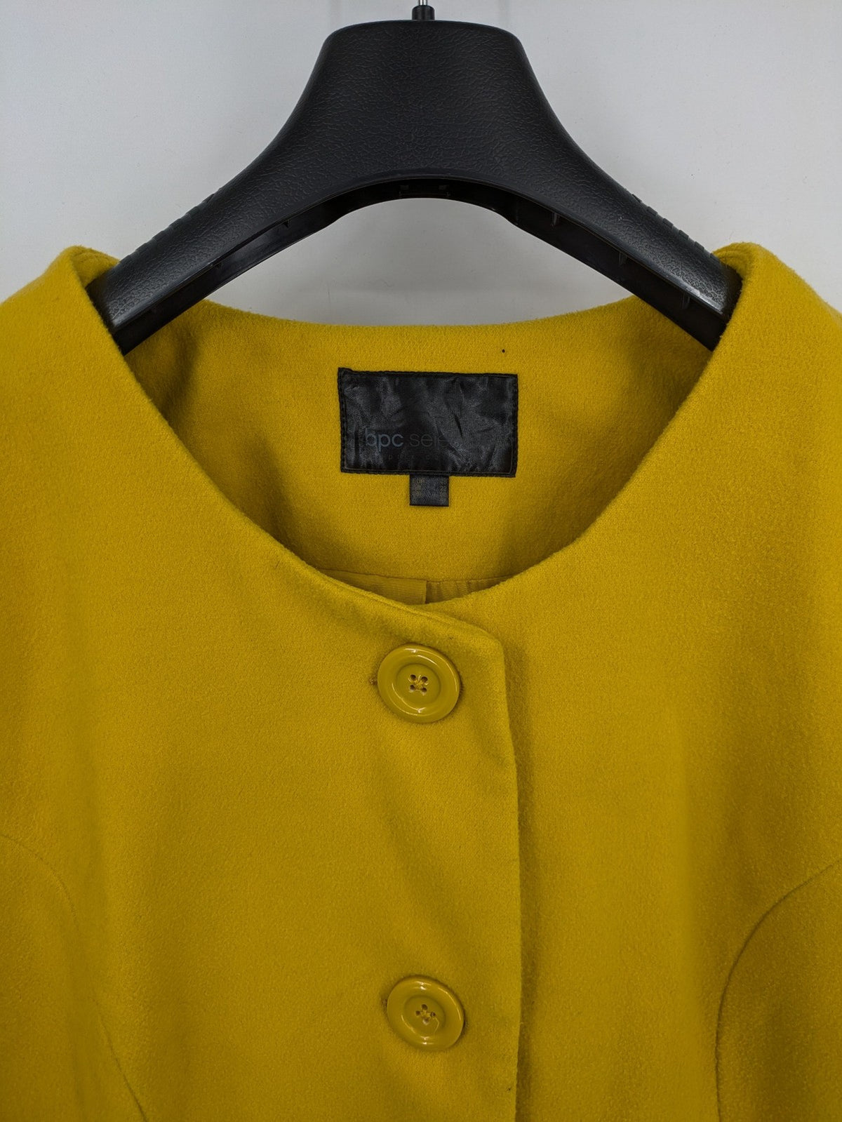 Bpc Selection yellow jacket kragenlos design with button placket and front pockets.