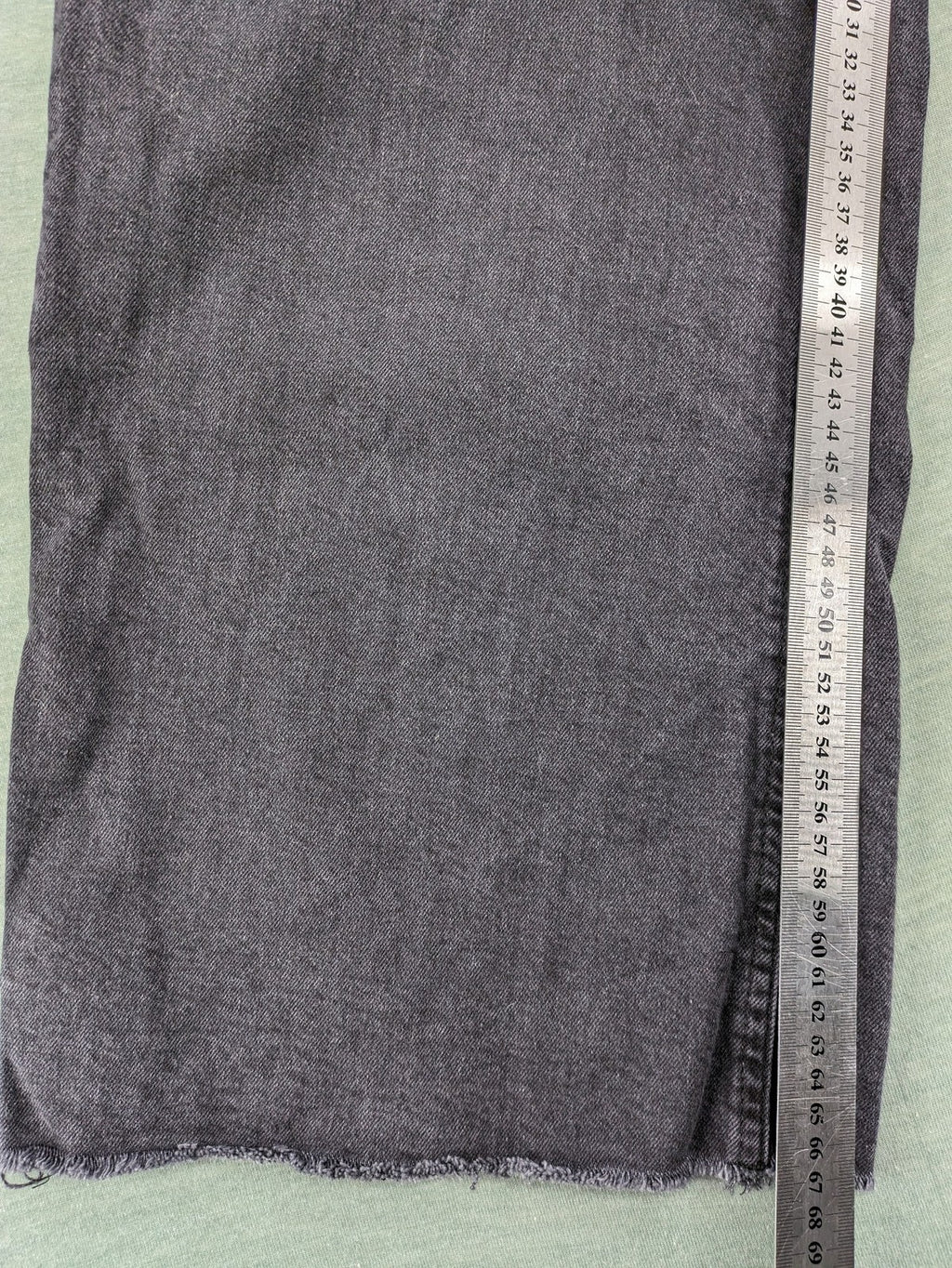 H&M black grey wide leg cropped jeans with frayed hem and high waist design.