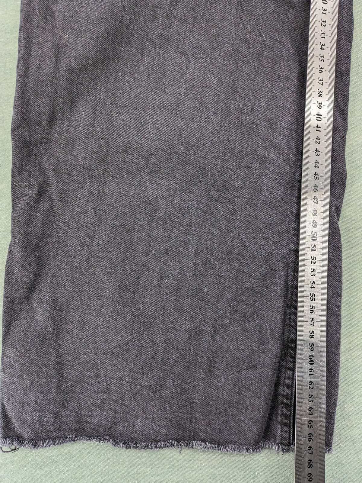H&M black grey wide leg cropped jeans with frayed hem and high waist design.
