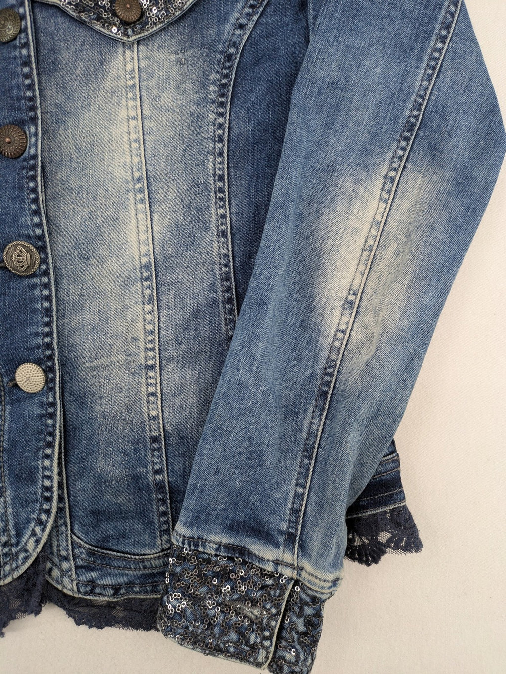 TREDY blue denim jacket with sequins, lace trim, and fitted design.