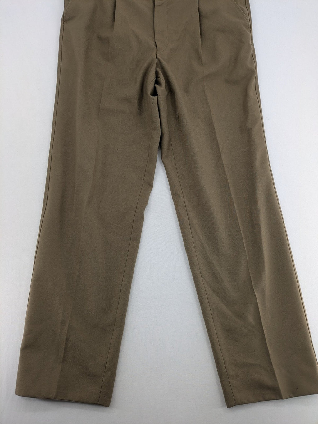 Bundeswehr khaki military uniform trousers with front pleats, zipper, and belt loops.