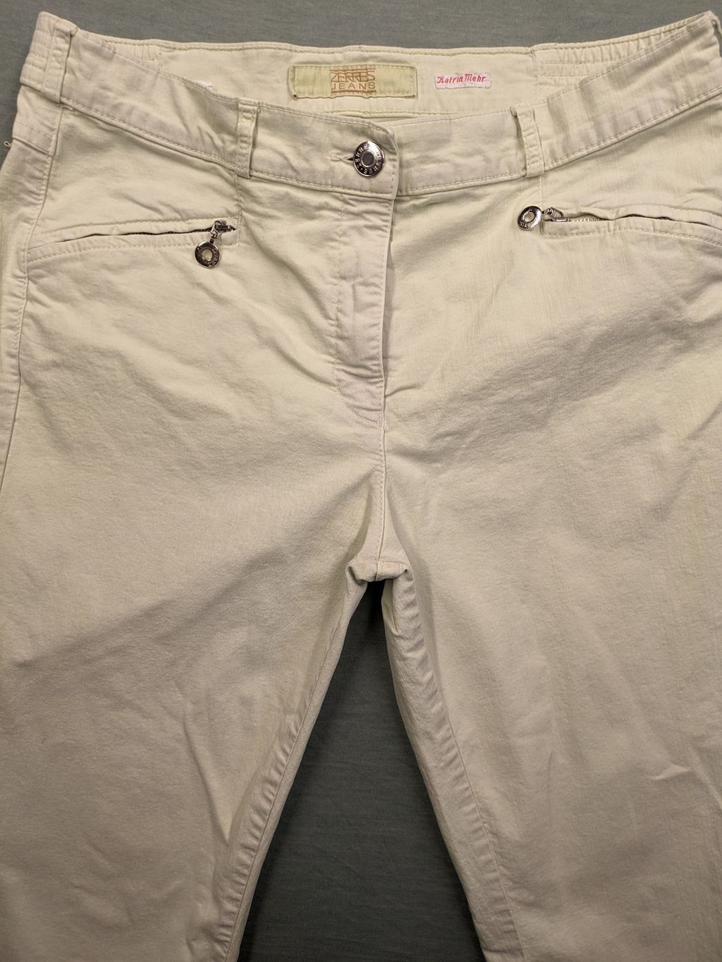 Zerres beige Capri pants soft cotton blend with zip pockets and Comfort-N logo.