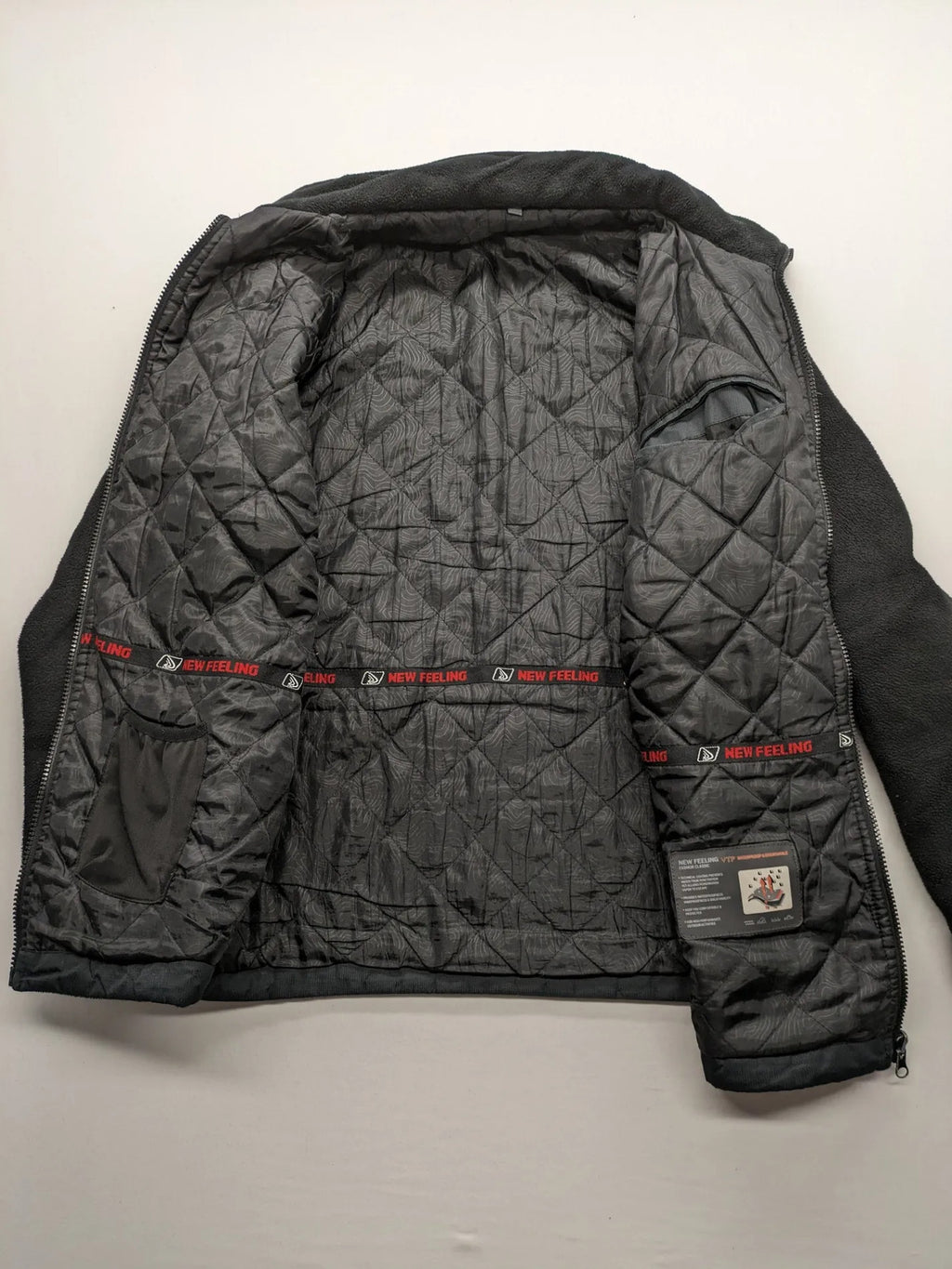 New Feeling black outdoor jacket XXL, fleece material, zip closure, side pockets, waterproof.