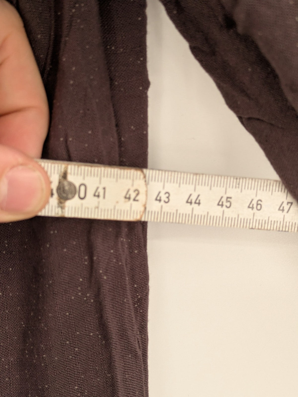 RAWAA gold maxikleid kaftan mit floraler Stickerei und glitzerndem Material, lange Ärmel.