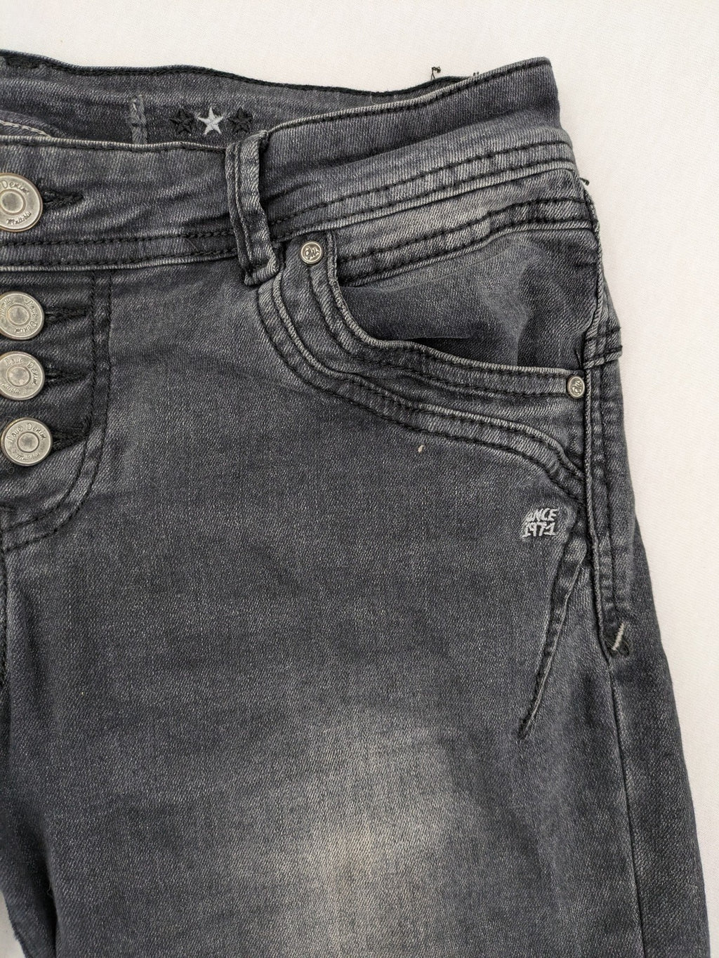 multiblu grey skinny jeans faded wash five-pocket design with button closure