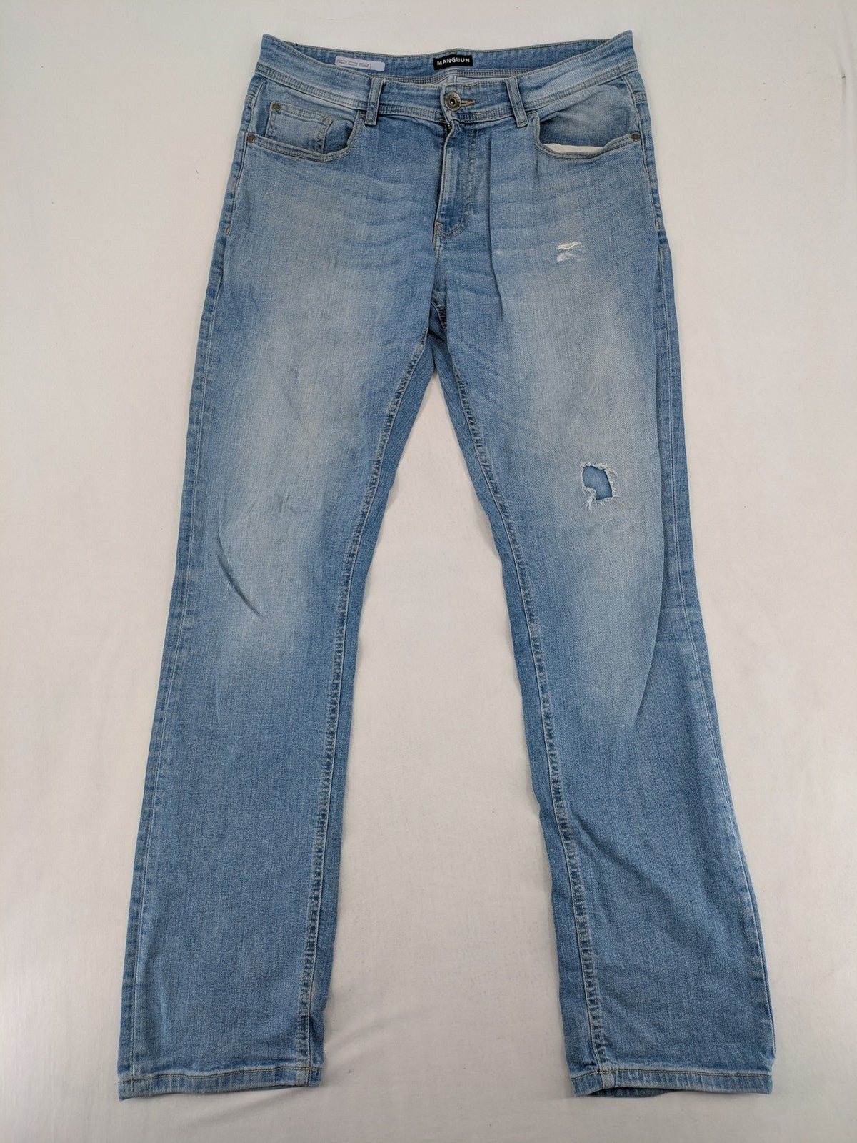 Manguun blue straight jeans with distressed wash and classic 5-pocket design.