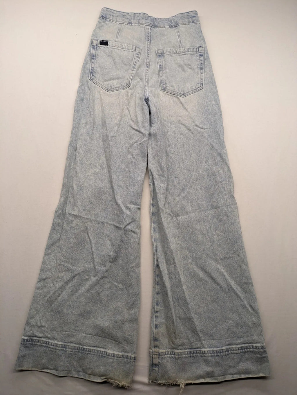 Hollister blue straight jeans ultra high-rise wide leg with frayed hem and classic five-pocket design.