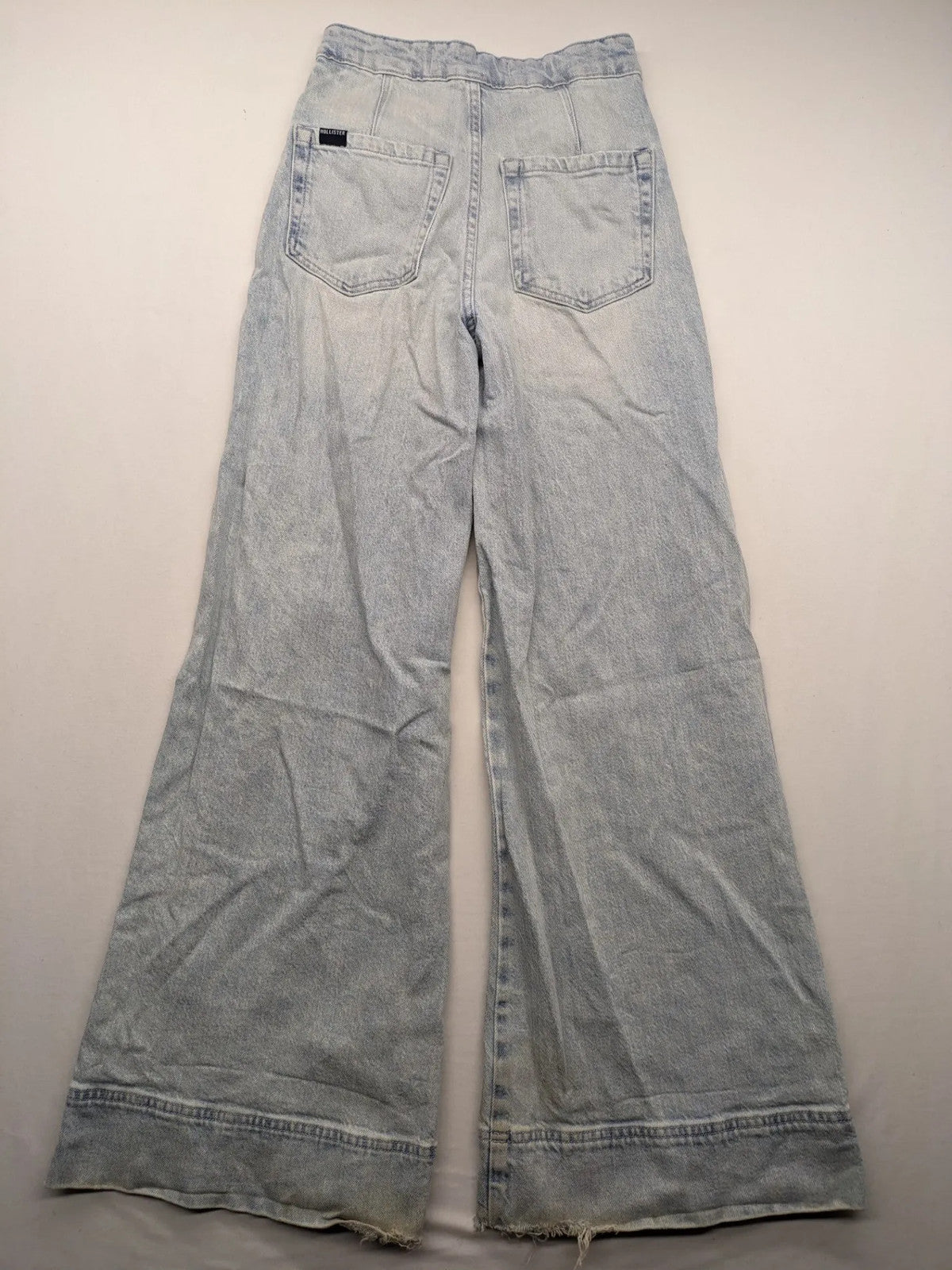 Hollister blue straight jeans ultra high-rise wide leg with frayed hem and classic five-pocket design.
