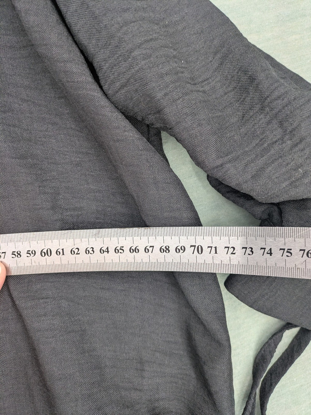 Damen grey turtle neck jumper with balloon sleeves and side ties, high-low hem.