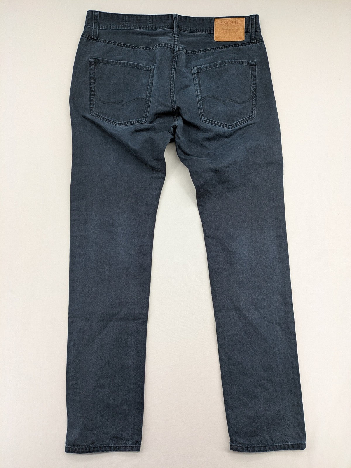 Jack & Jones Originals blue straight jeans, classic 5-pocket design, high-quality denim.