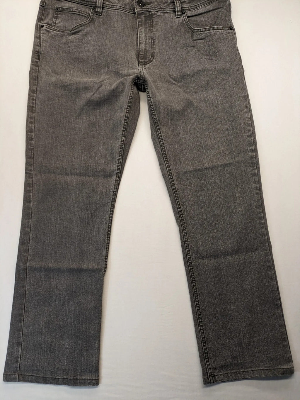 Charles Vögele grey straight leg jeans five-pocket design with zipper, stretch material.