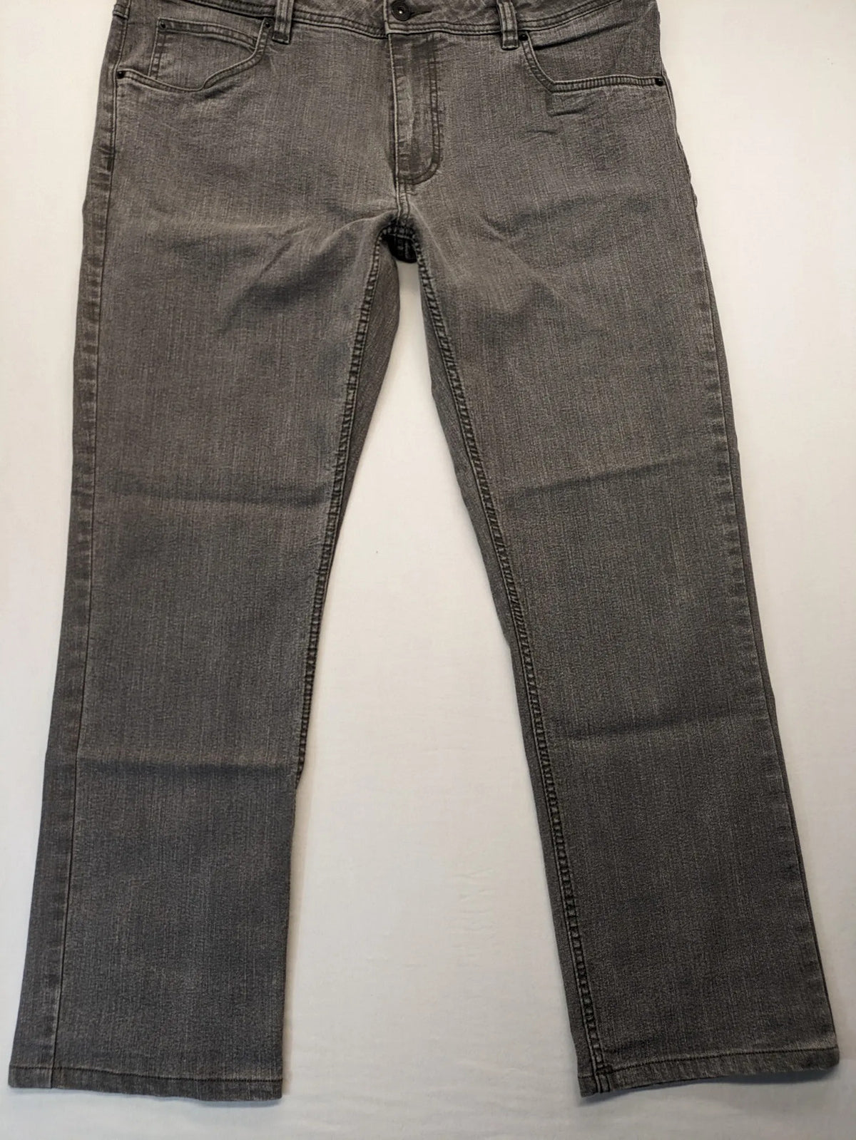 Charles Vögele grey straight leg jeans five-pocket design with zipper, stretch material.