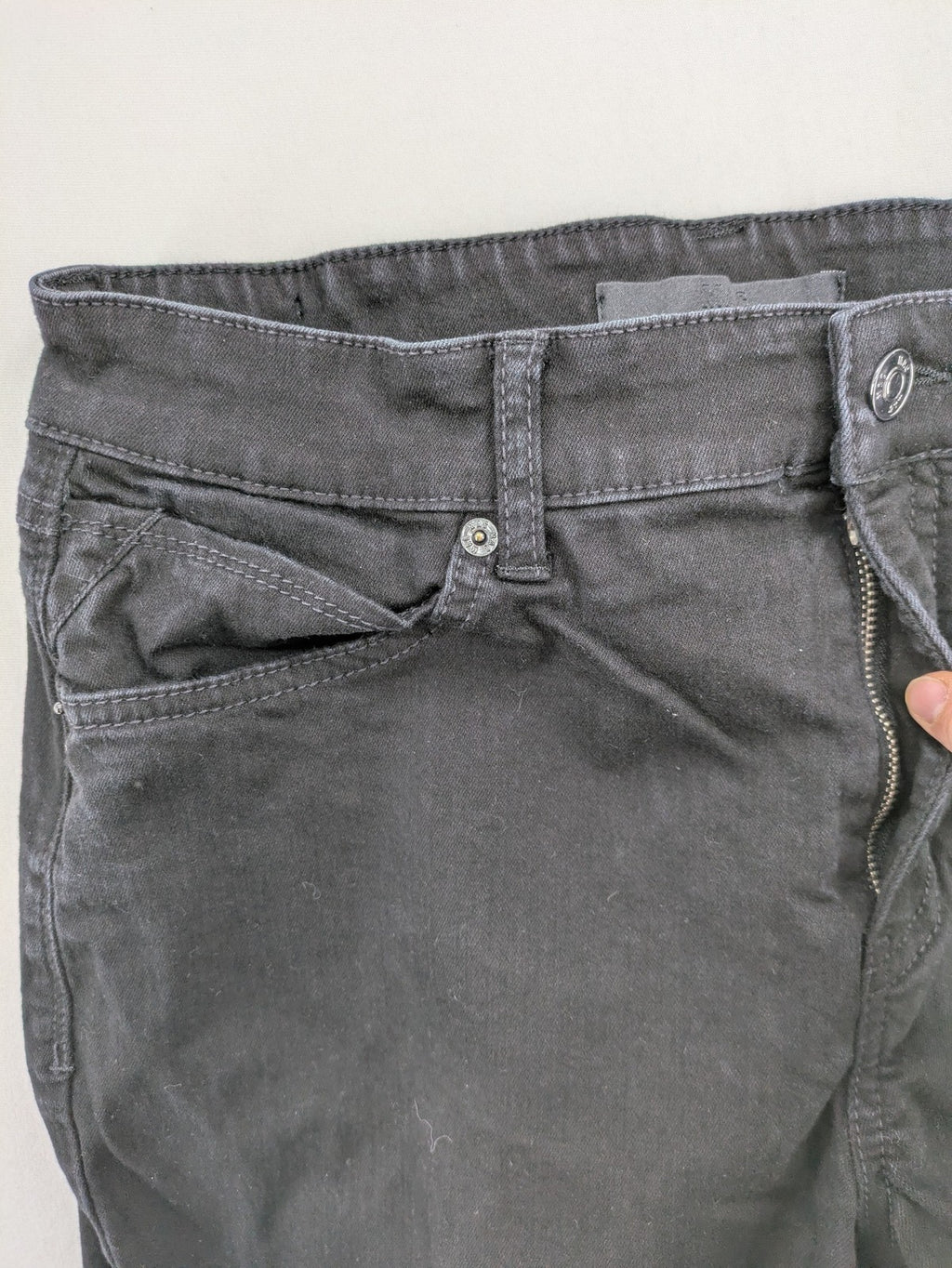 MAC straight leg jeans grey five-pocket design with classic cut and zipper fly.