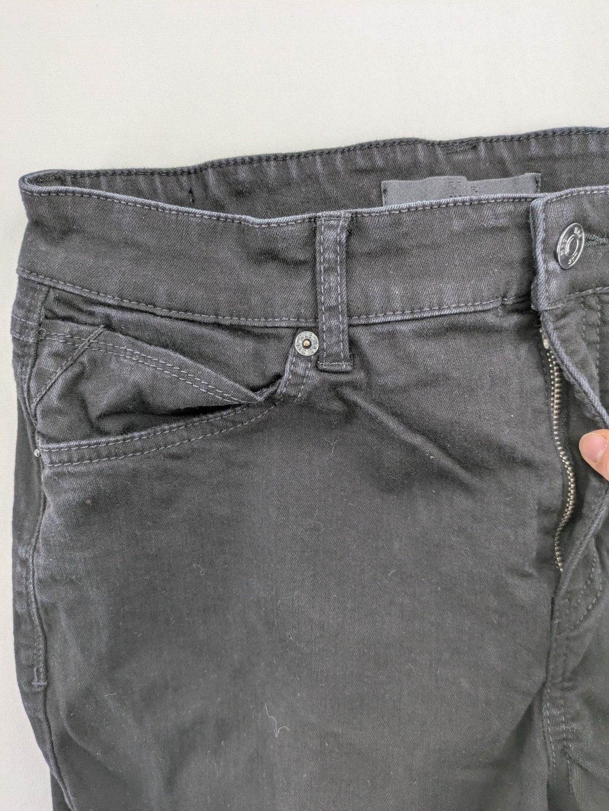 MAC straight leg jeans grey five-pocket design with classic cut and zipper fly.