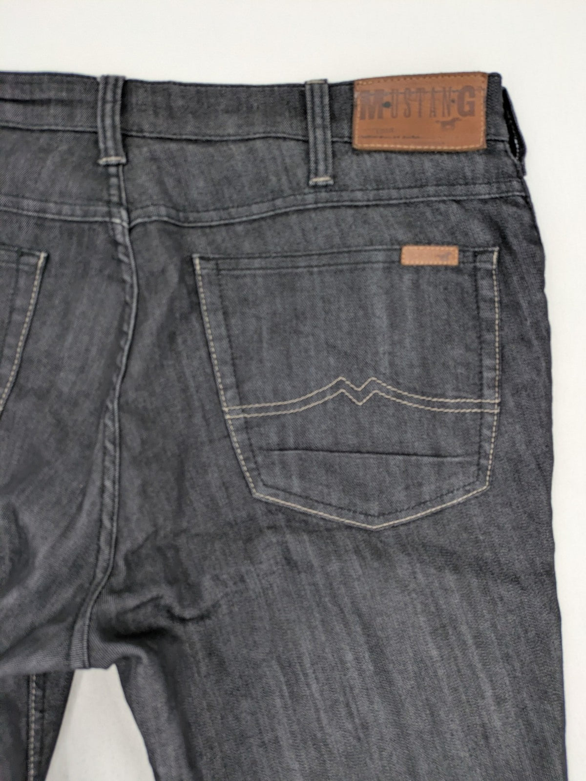 Mustang straight jeans grey anthracite regular fit durable cotton blend fabric.