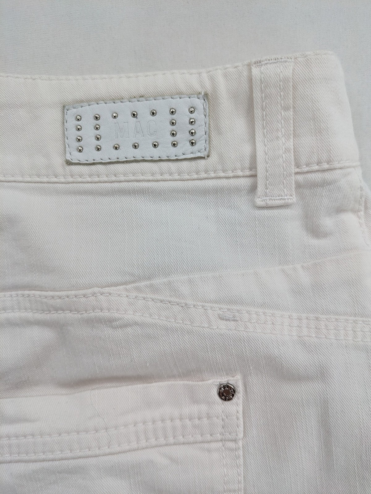 Mac Jeans white straight jeans cotton stretch with logo and modern fit.