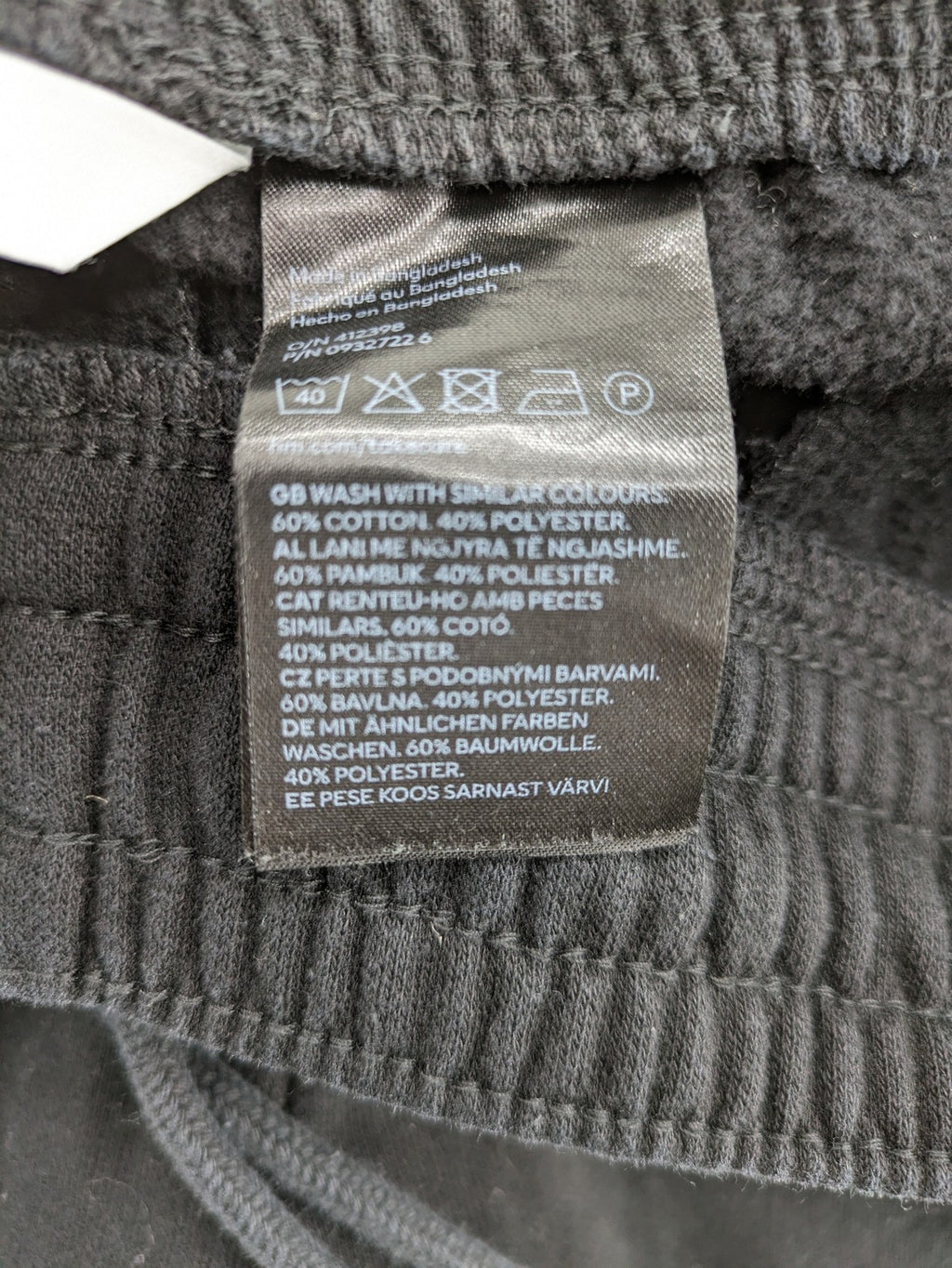 H&M black sweatpants with adjustable drawstring, elastic cuffs, and side pockets.
