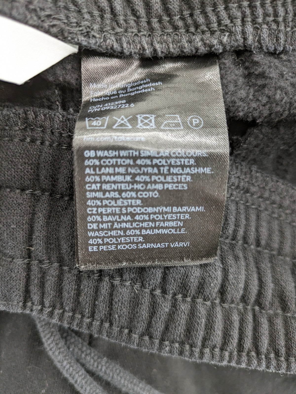 H&M black sweatpants with adjustable drawstring, elastic cuffs, and side pockets.