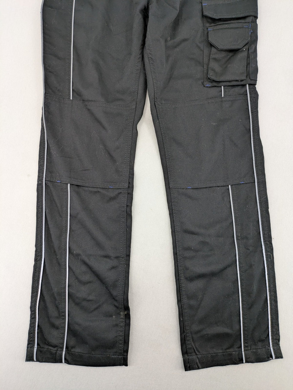 Powerfix Profi blue cargo pants with reflective stripes and side pockets, durable polyester-cotton blend.