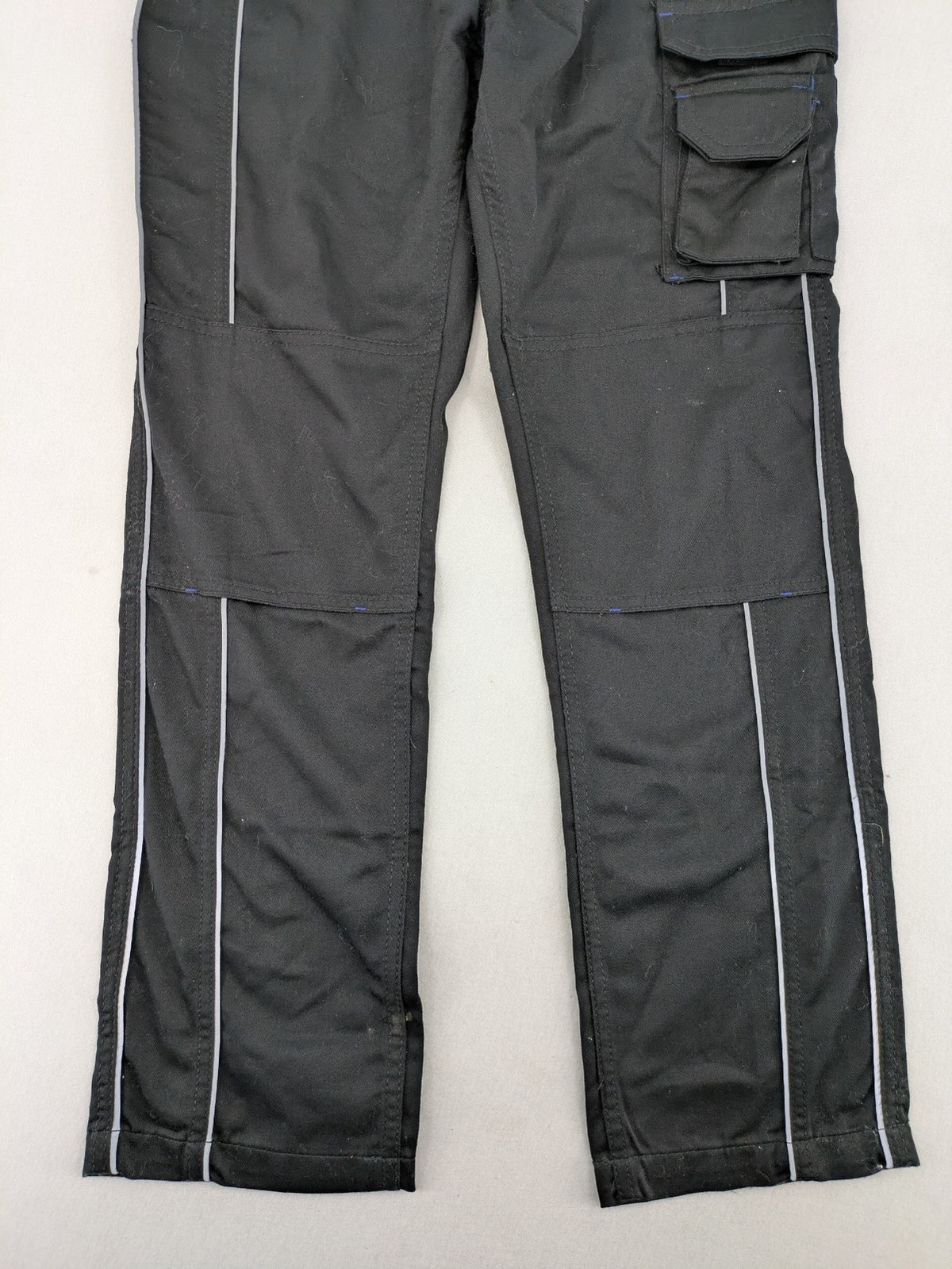 Powerfix Profi blue cargo pants with reflective stripes and side pockets, durable polyester-cotton blend.