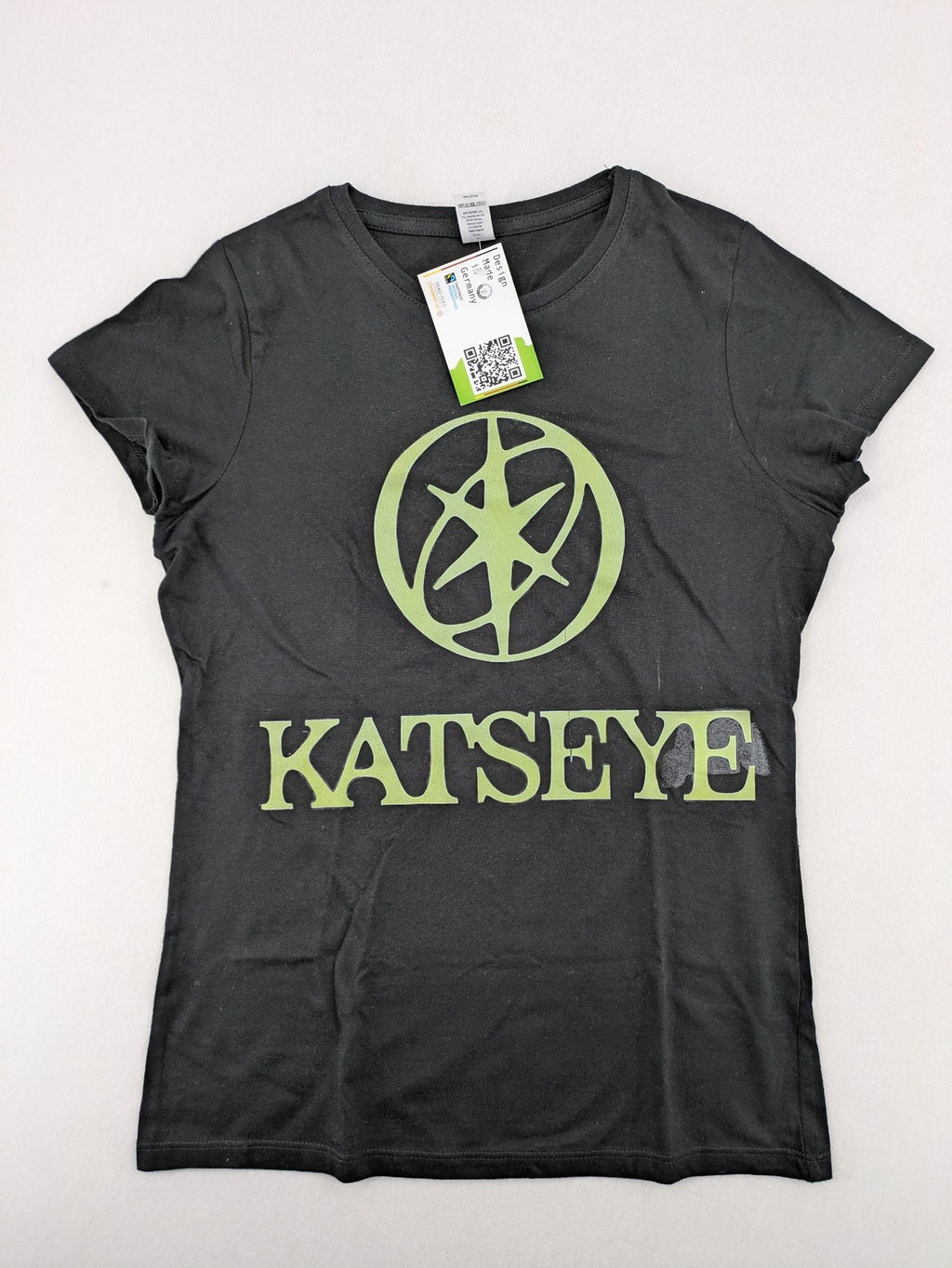 Roly black t-shirt with green Katseye graphic print and logo, 100% cotton.