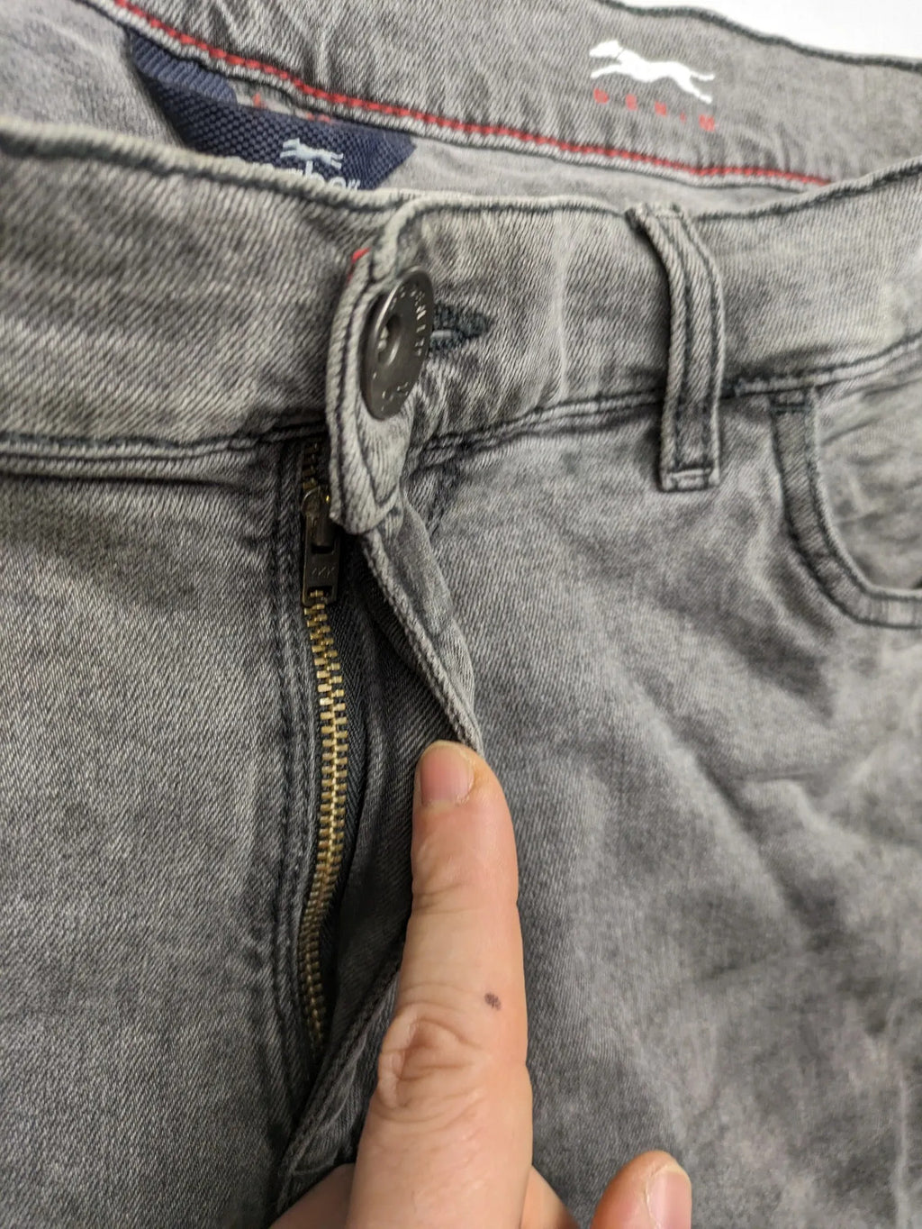 Engbers grey straight jeans stone washed with classic 5-pocket design and used look.